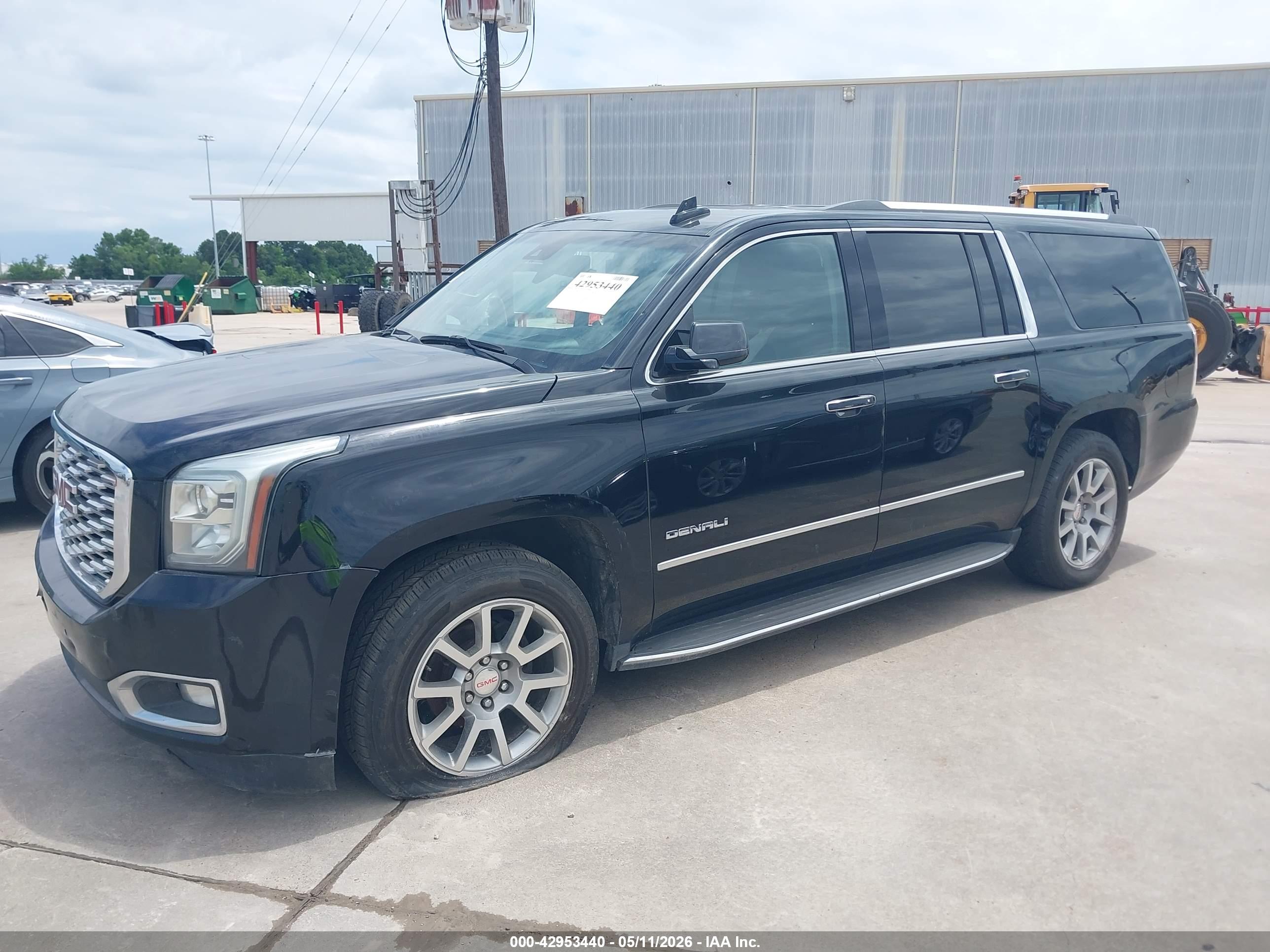 GMC YUKON image 2