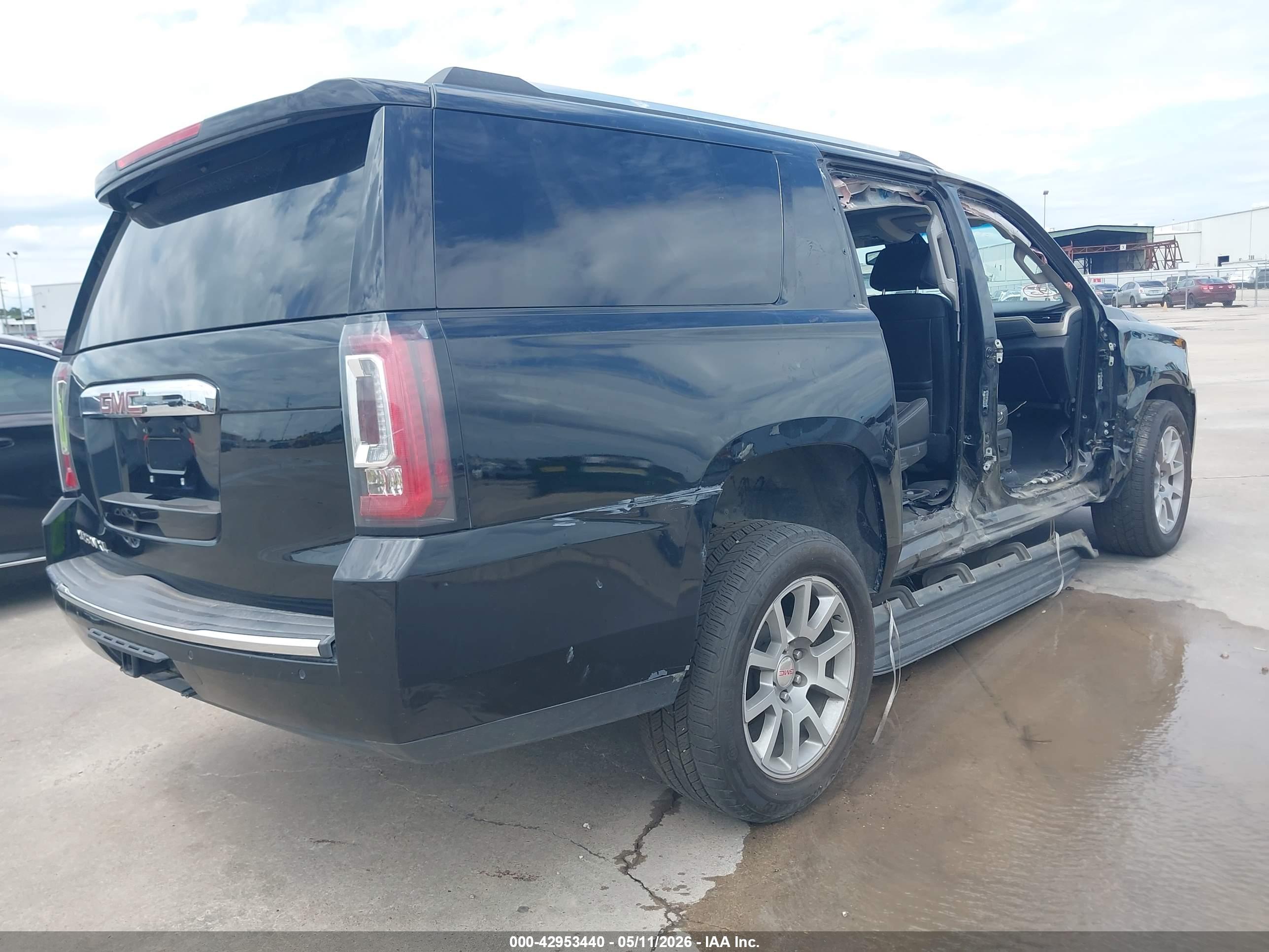 GMC YUKON image 4