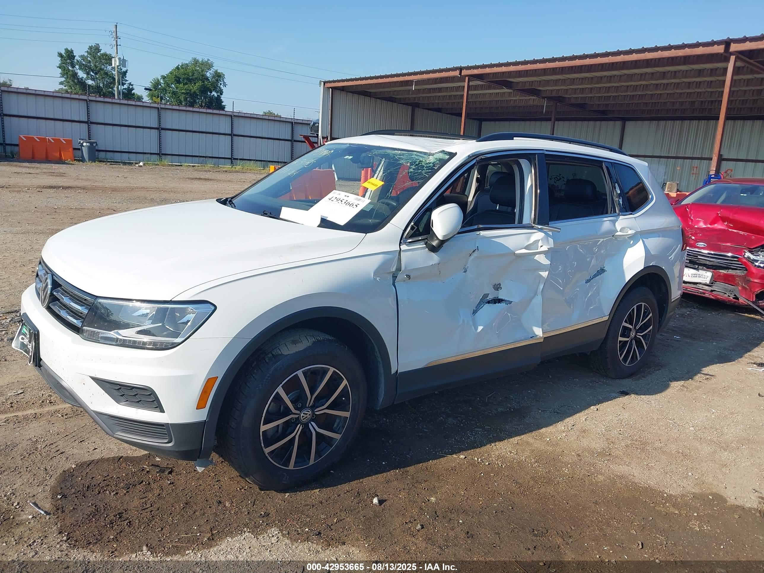 VOLKSWAGEN TIGUAN image 2