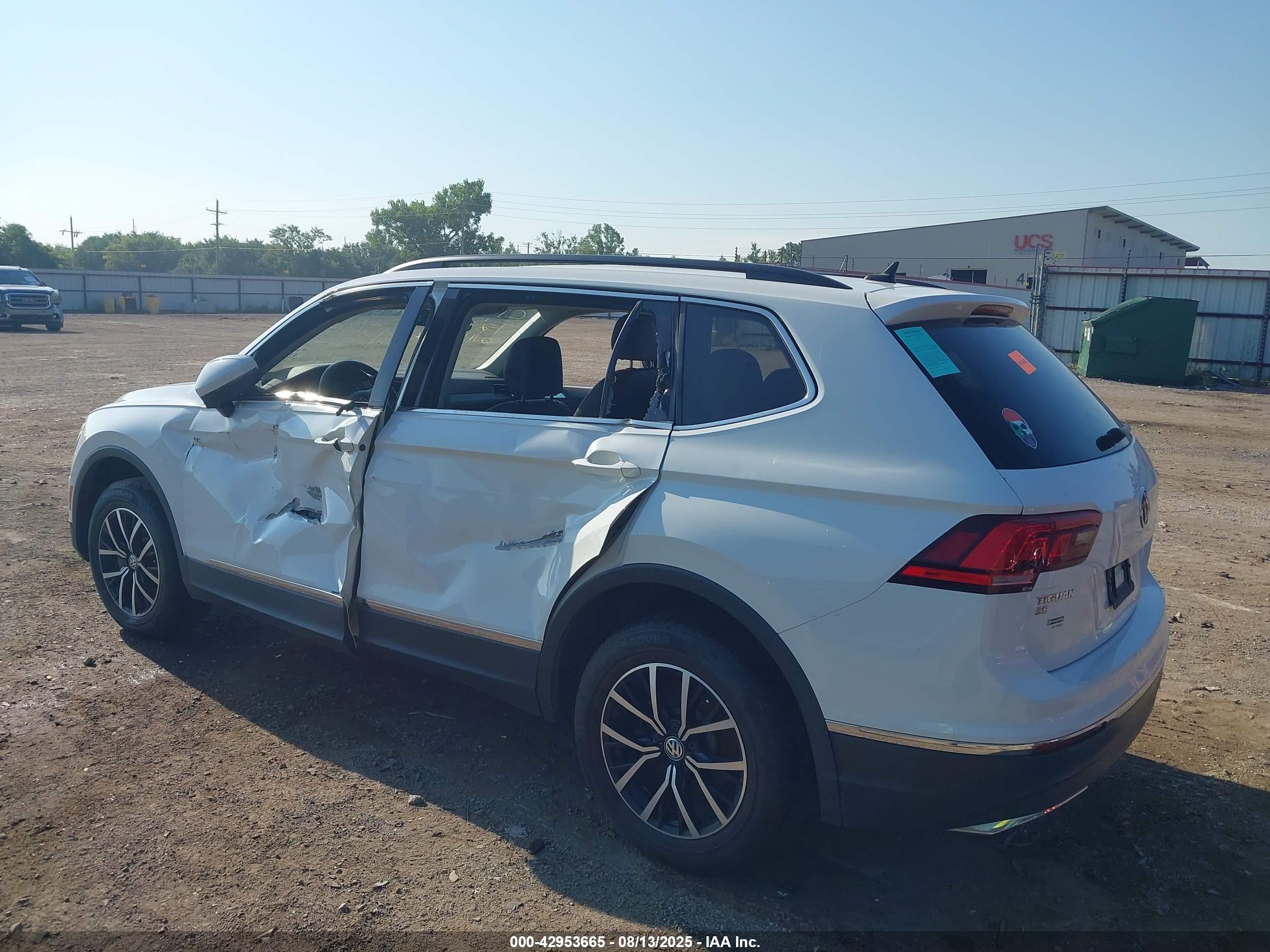 VOLKSWAGEN TIGUAN image 3