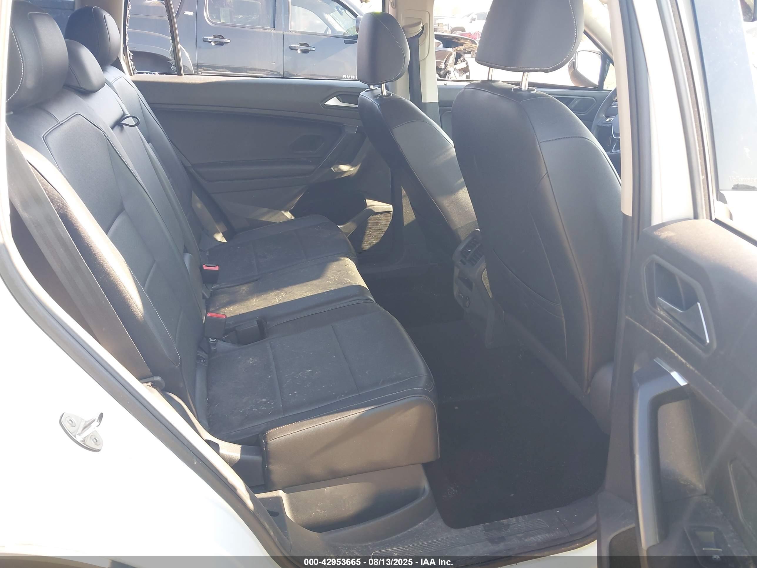 VOLKSWAGEN TIGUAN image 8