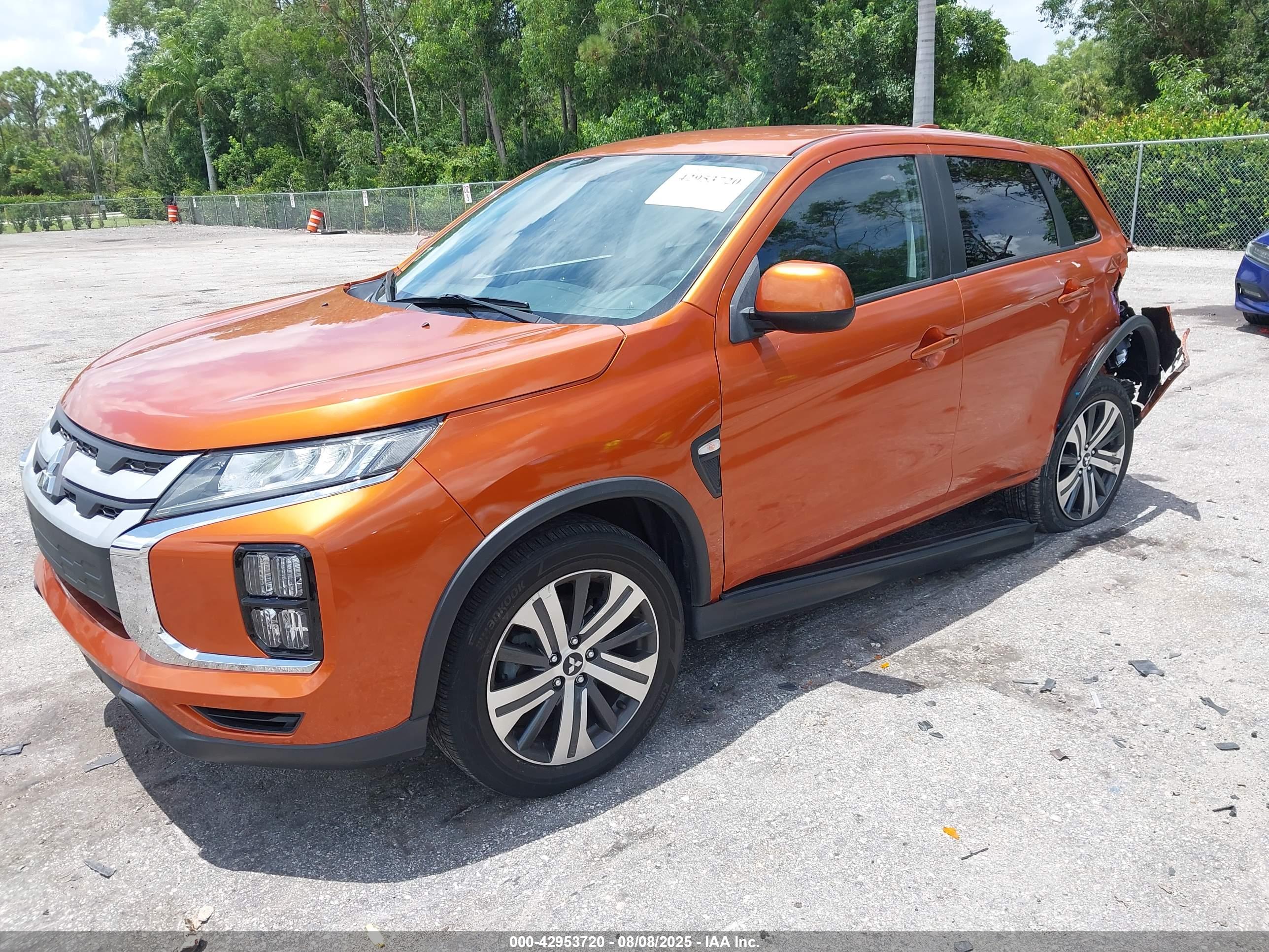 MITSUBISHI OUTLANDER image 2