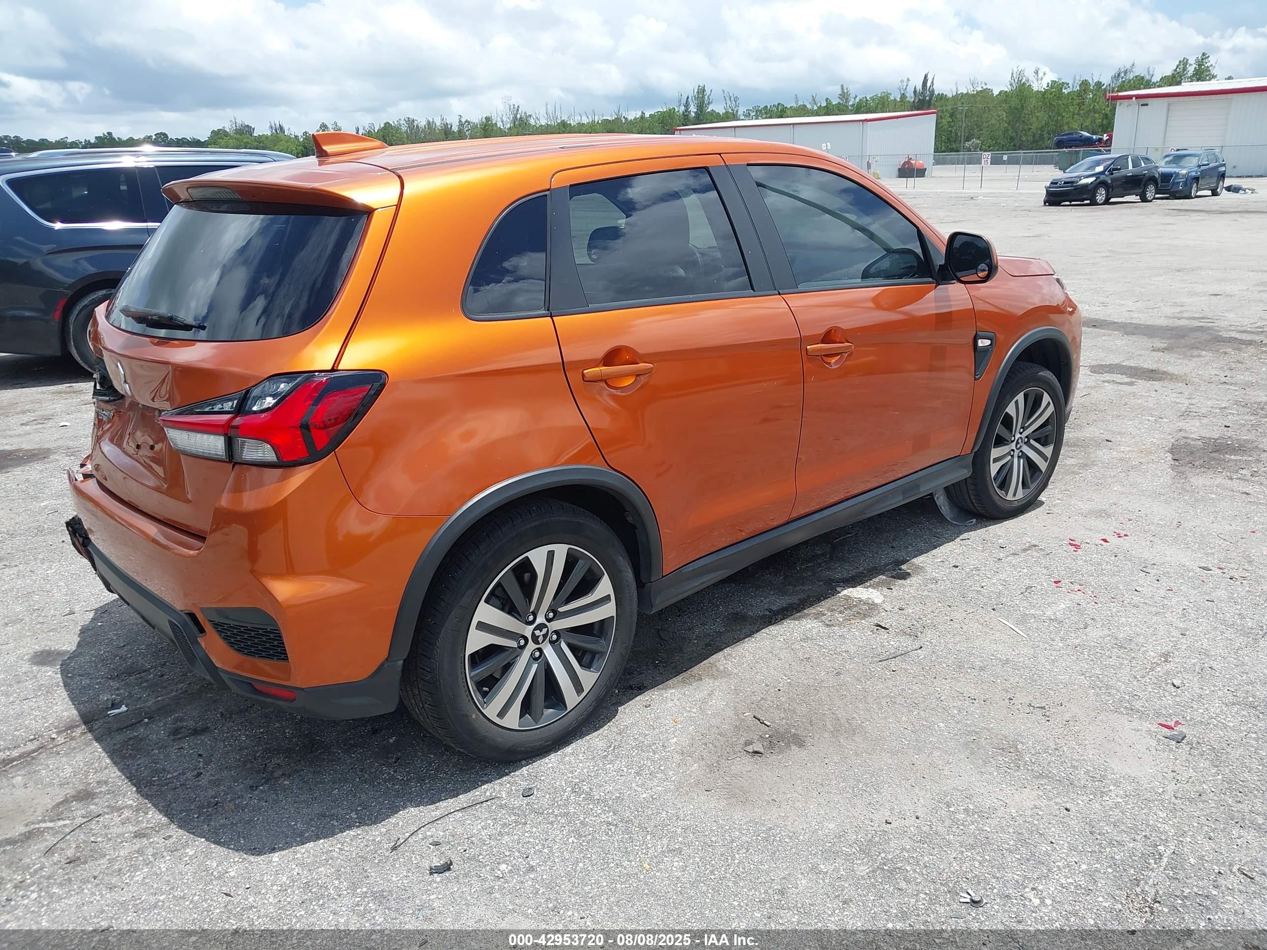 MITSUBISHI OUTLANDER image 4