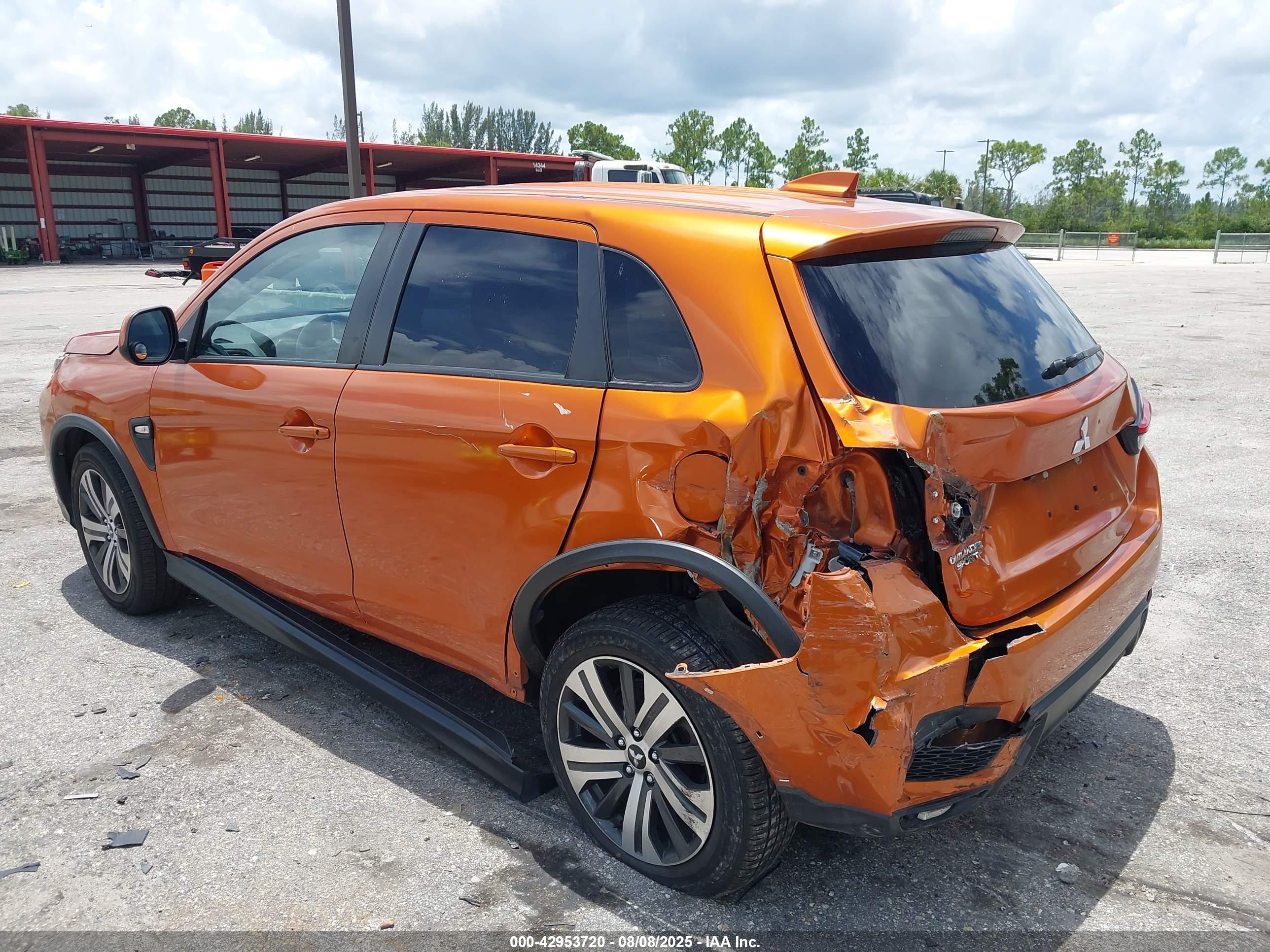 MITSUBISHI OUTLANDER image 6