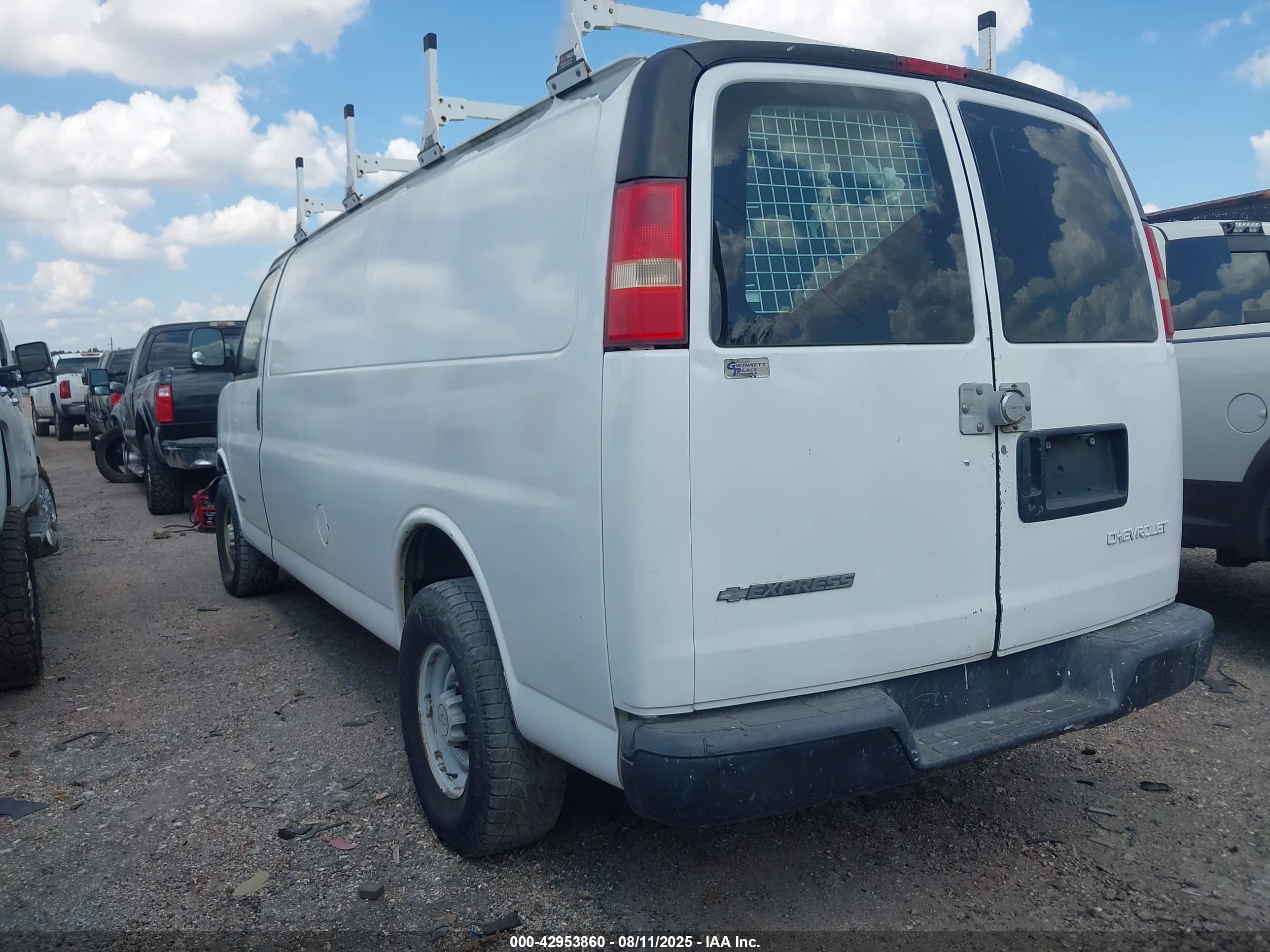 CHEVROLET EXPRESS image 3