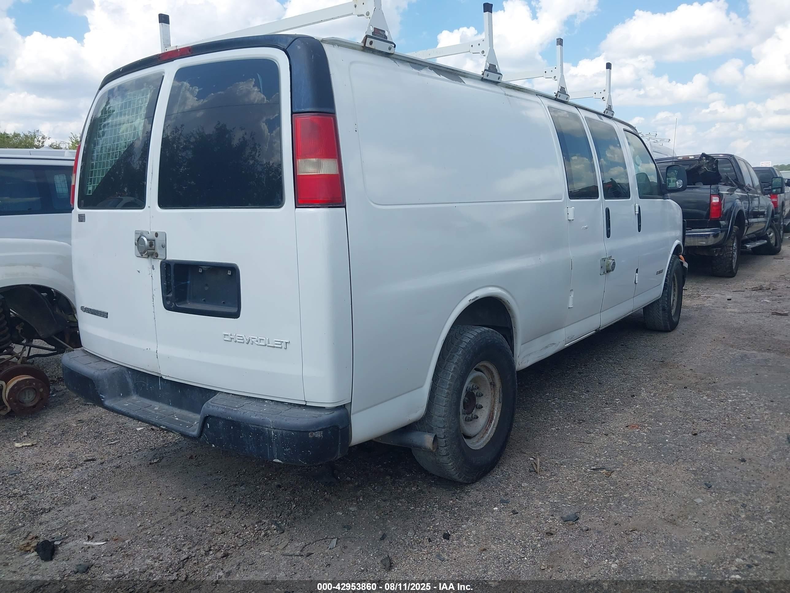 CHEVROLET EXPRESS image 4