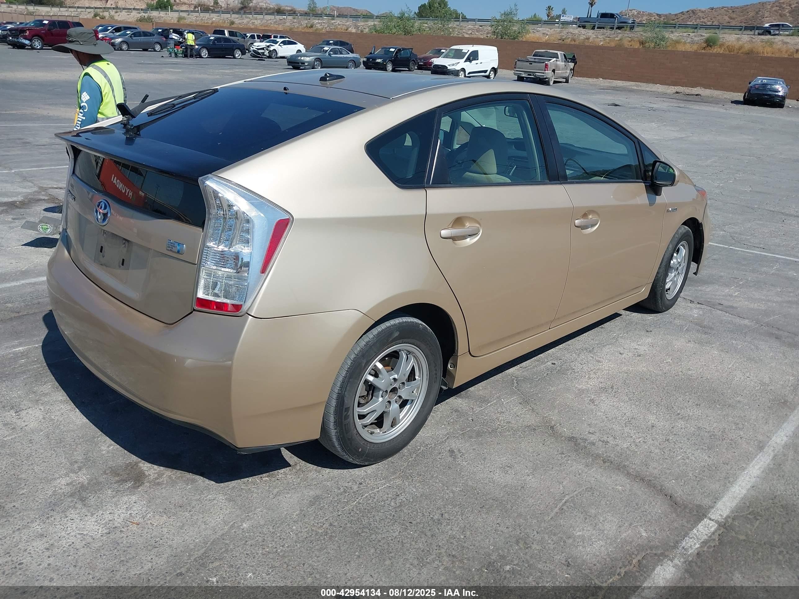 TOYOTA PRIUS image 4
