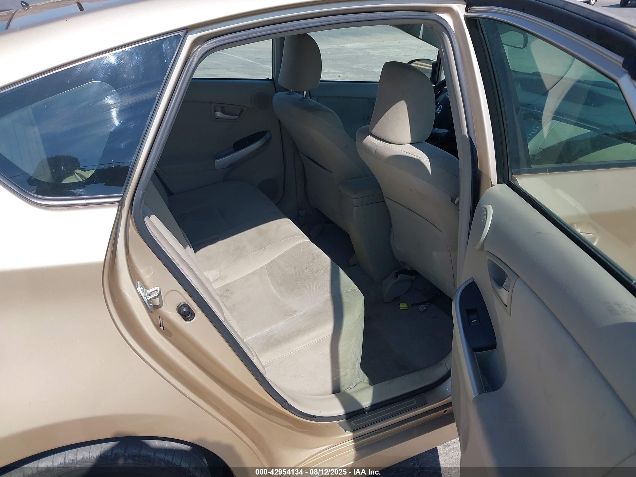 TOYOTA PRIUS image 8