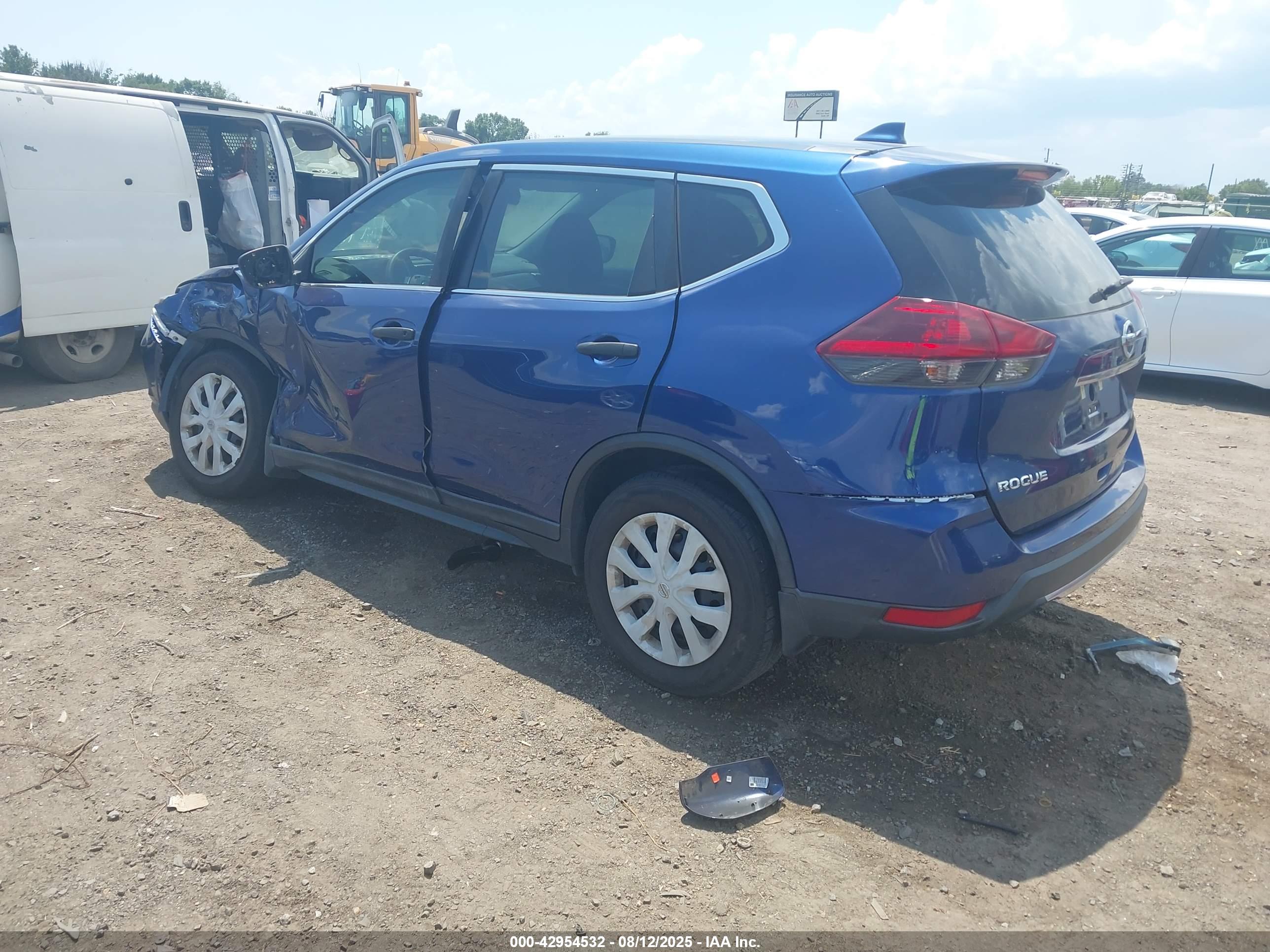 NISSAN ROGUE image 3