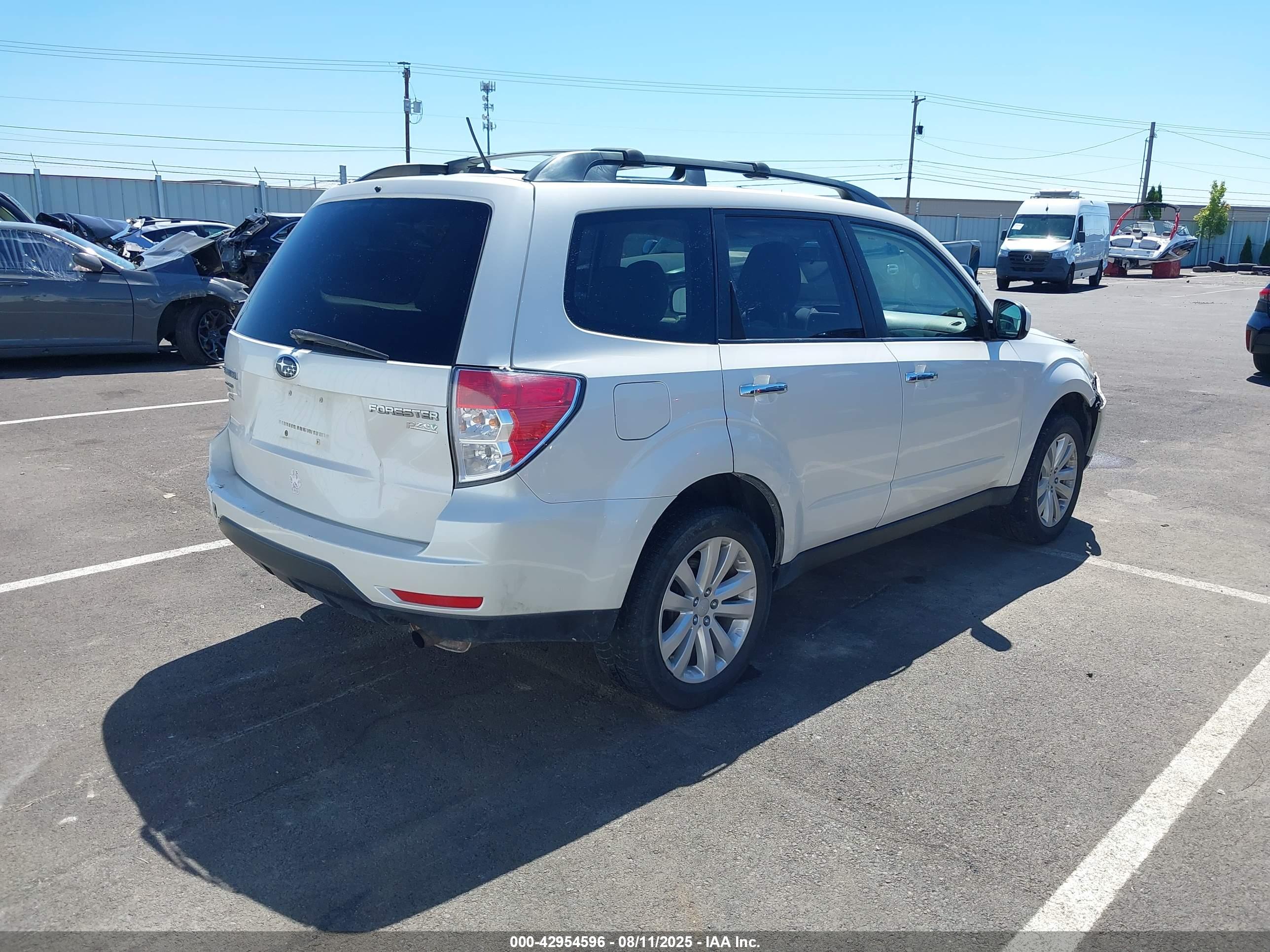 SUBARU FORESTER image 4