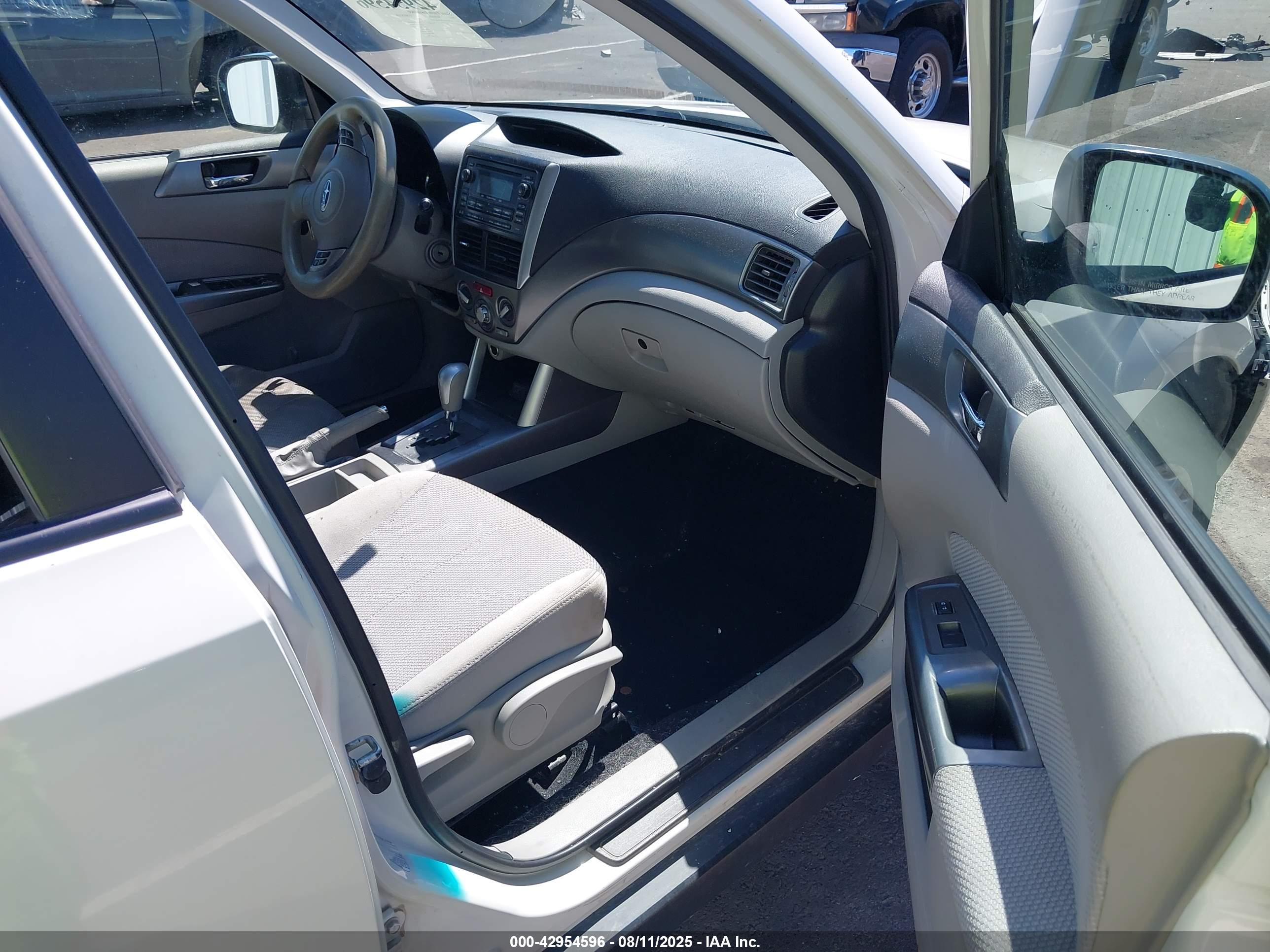 SUBARU FORESTER image 5