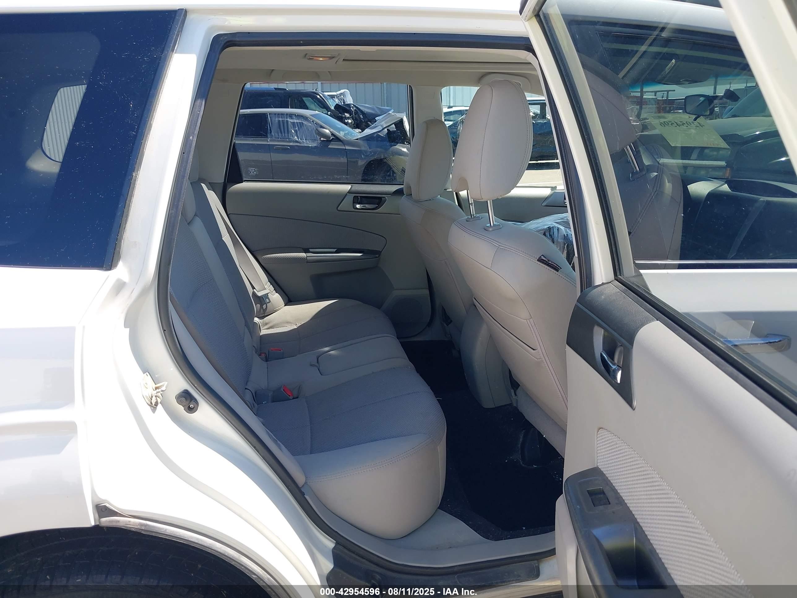 SUBARU FORESTER image 8