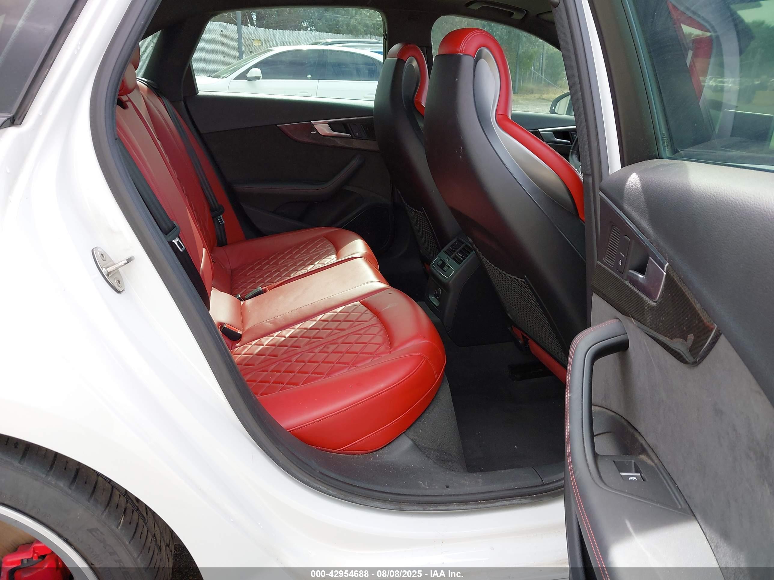 AUDI S4 image 8