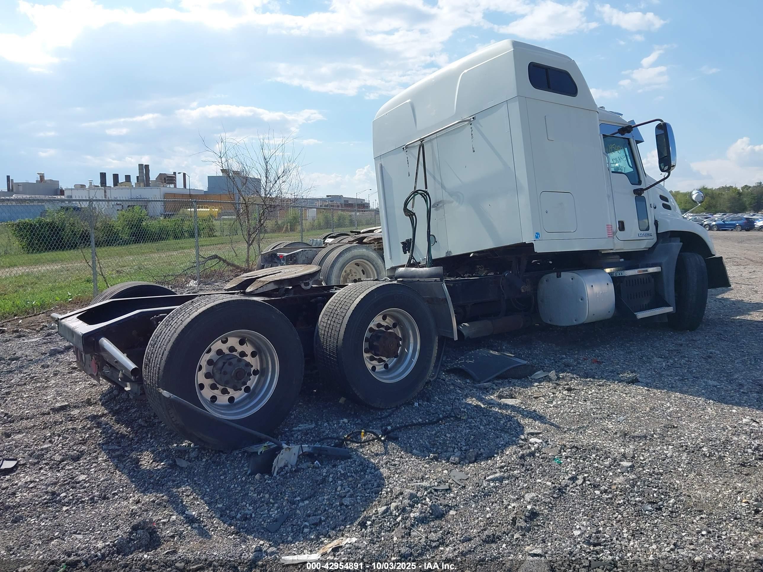 MACK 600 image 4