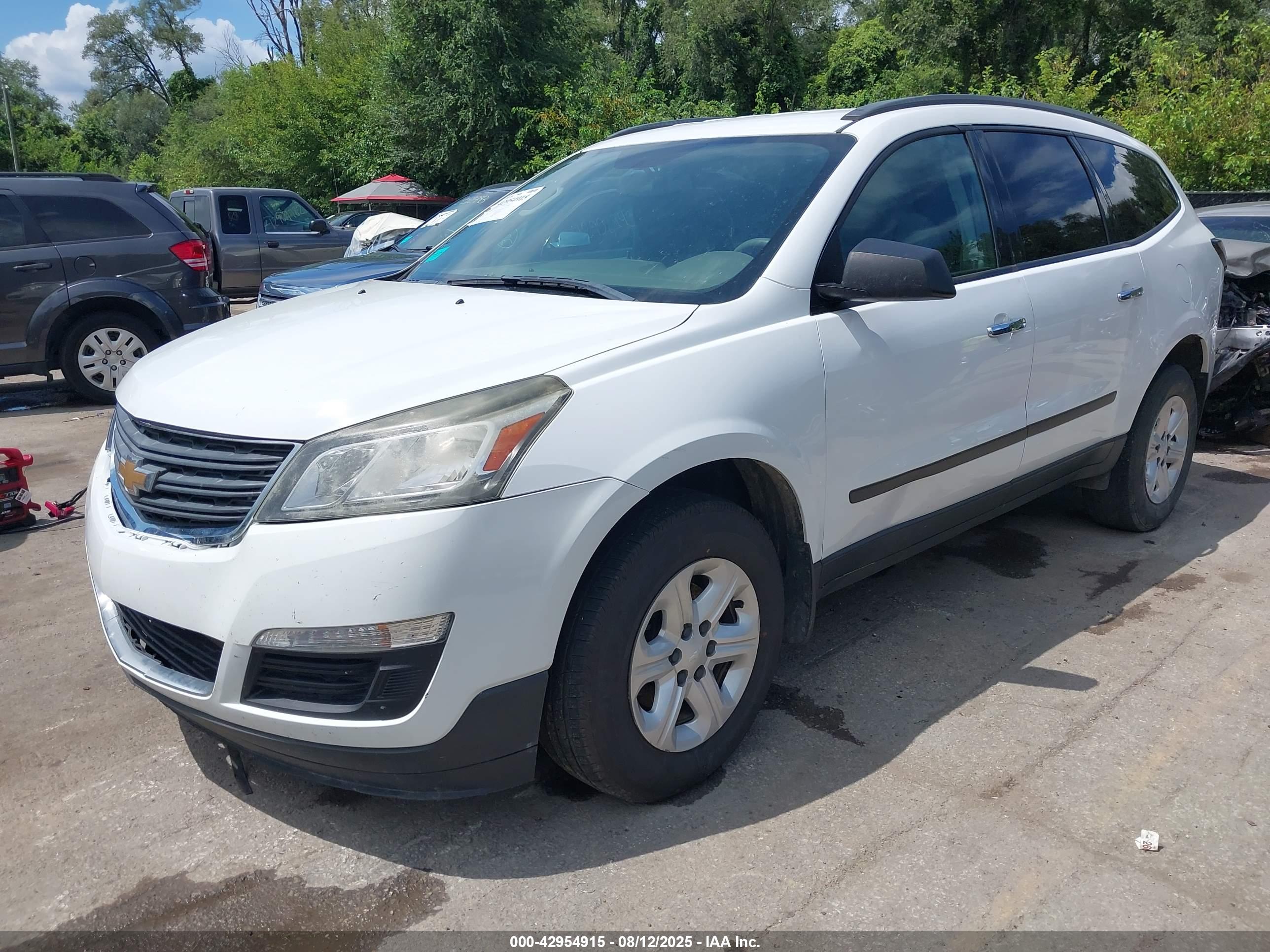 CHEVROLET TRAVERSE image 2