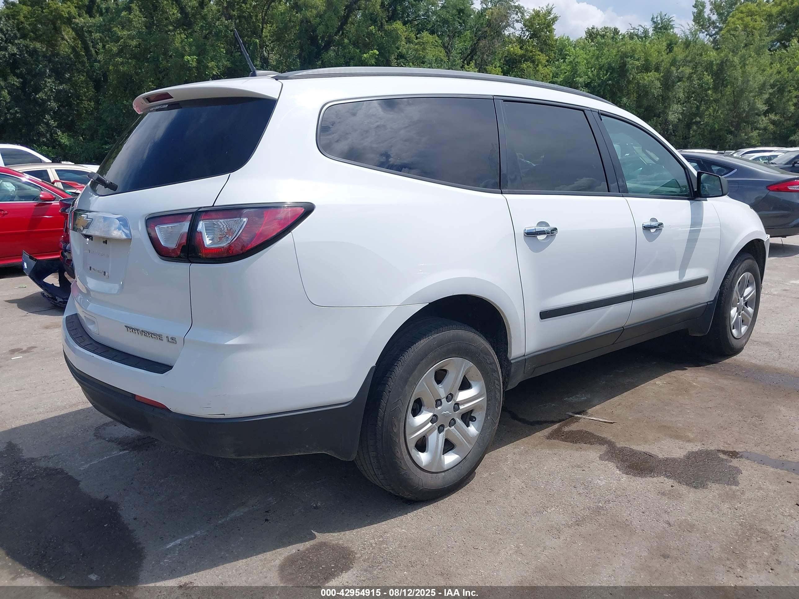 CHEVROLET TRAVERSE image 4