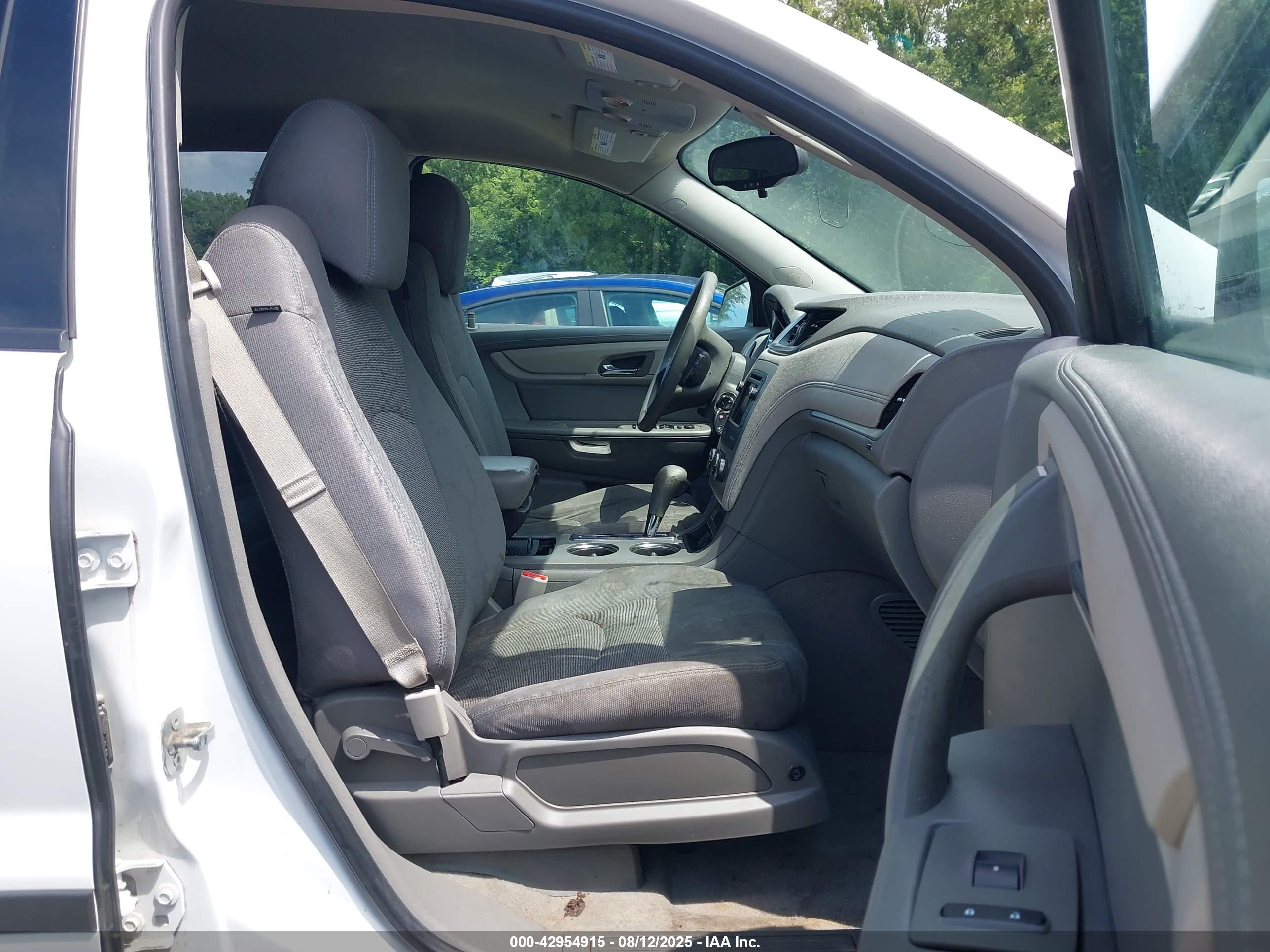 CHEVROLET TRAVERSE image 5