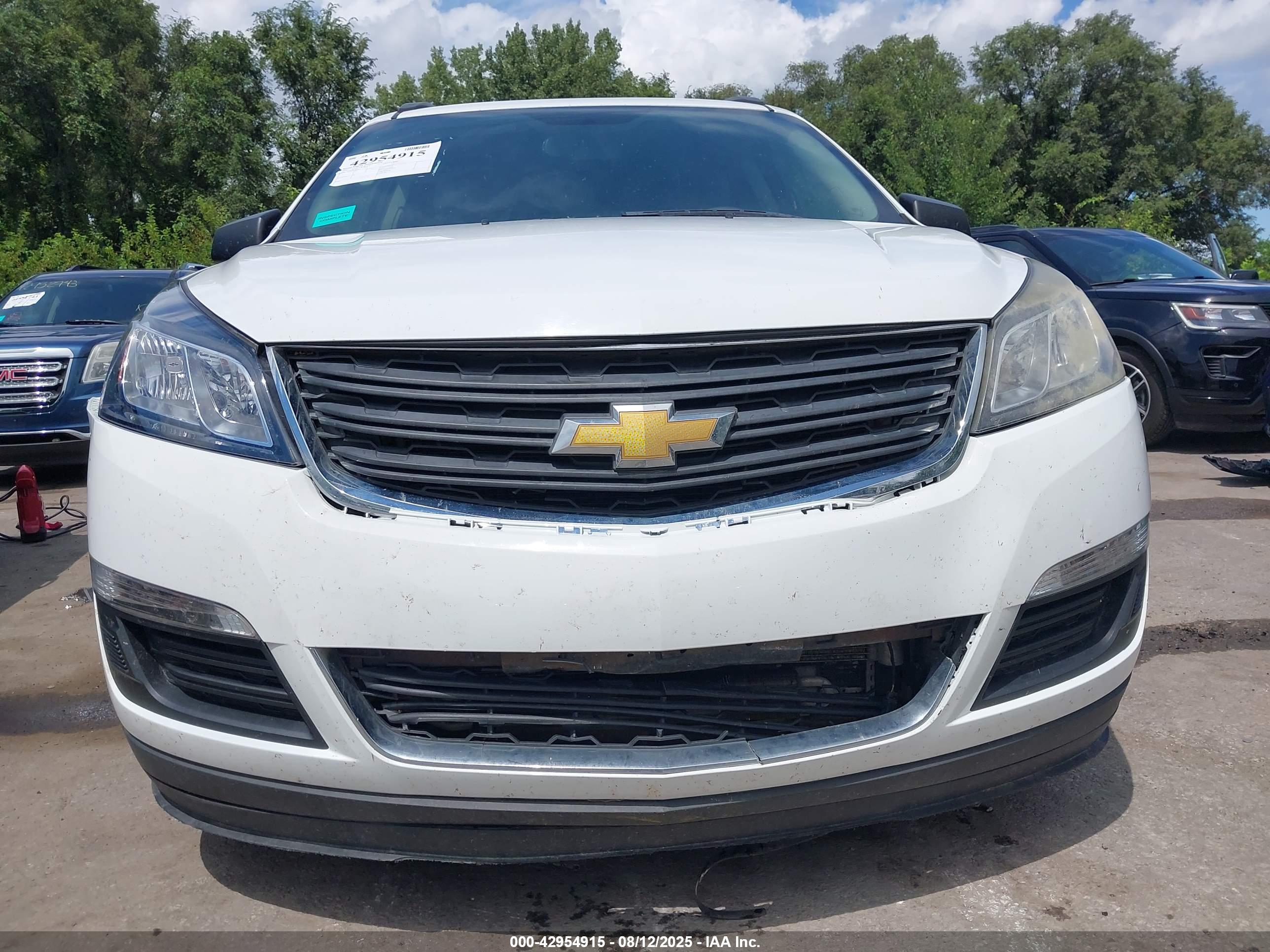 CHEVROLET TRAVERSE image 6