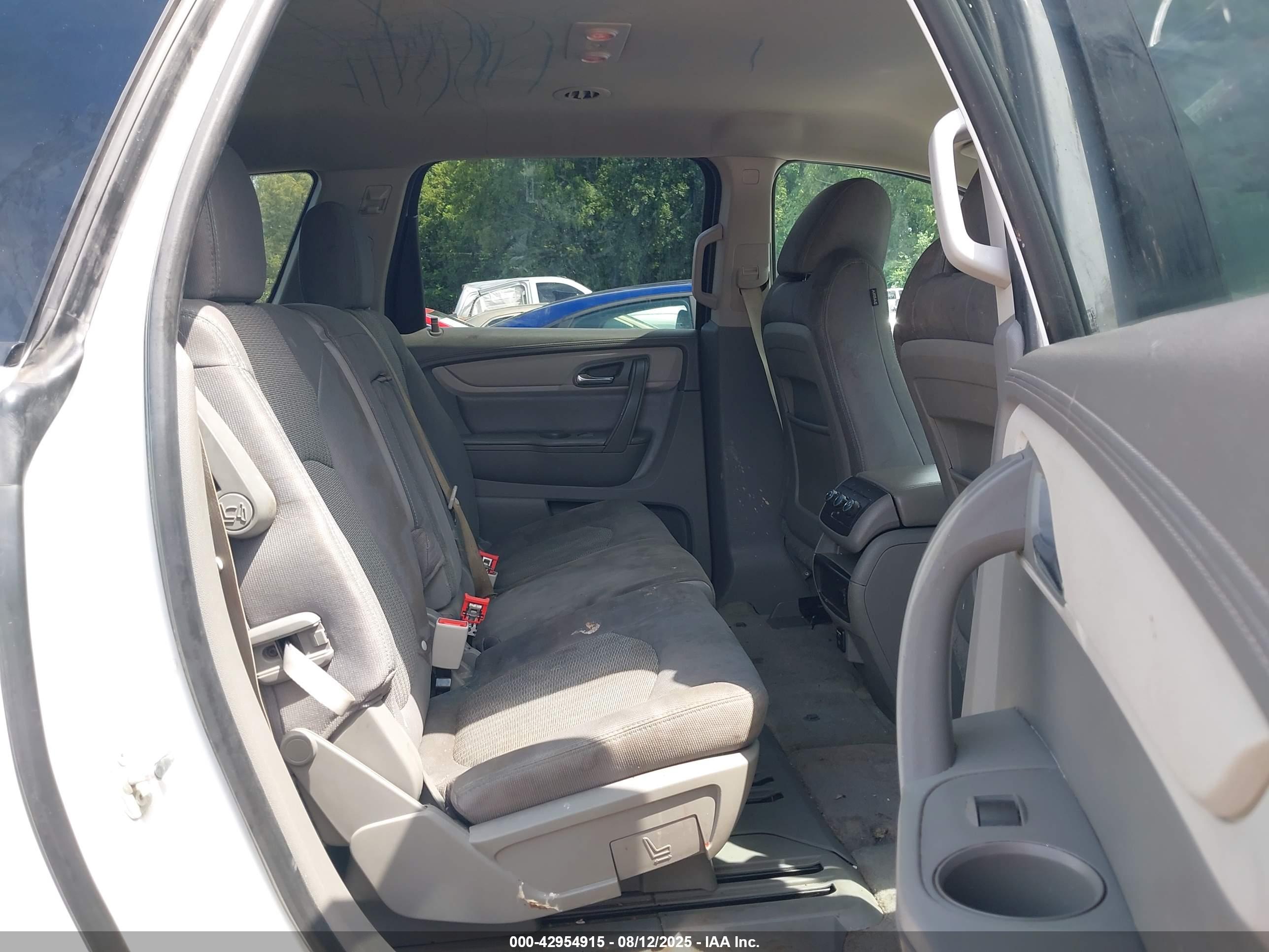 CHEVROLET TRAVERSE image 8