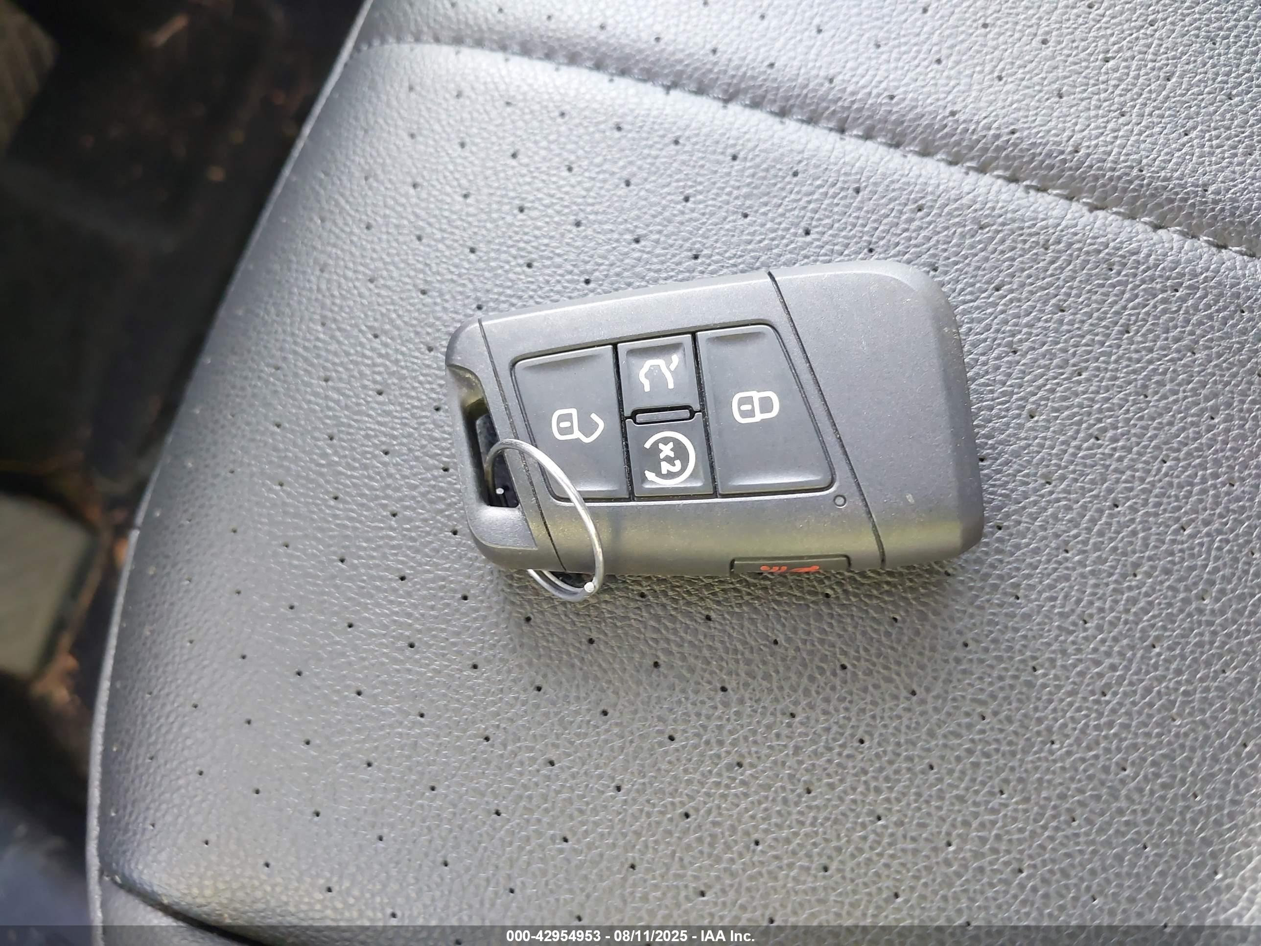 VOLKSWAGEN TIGUAN image 11