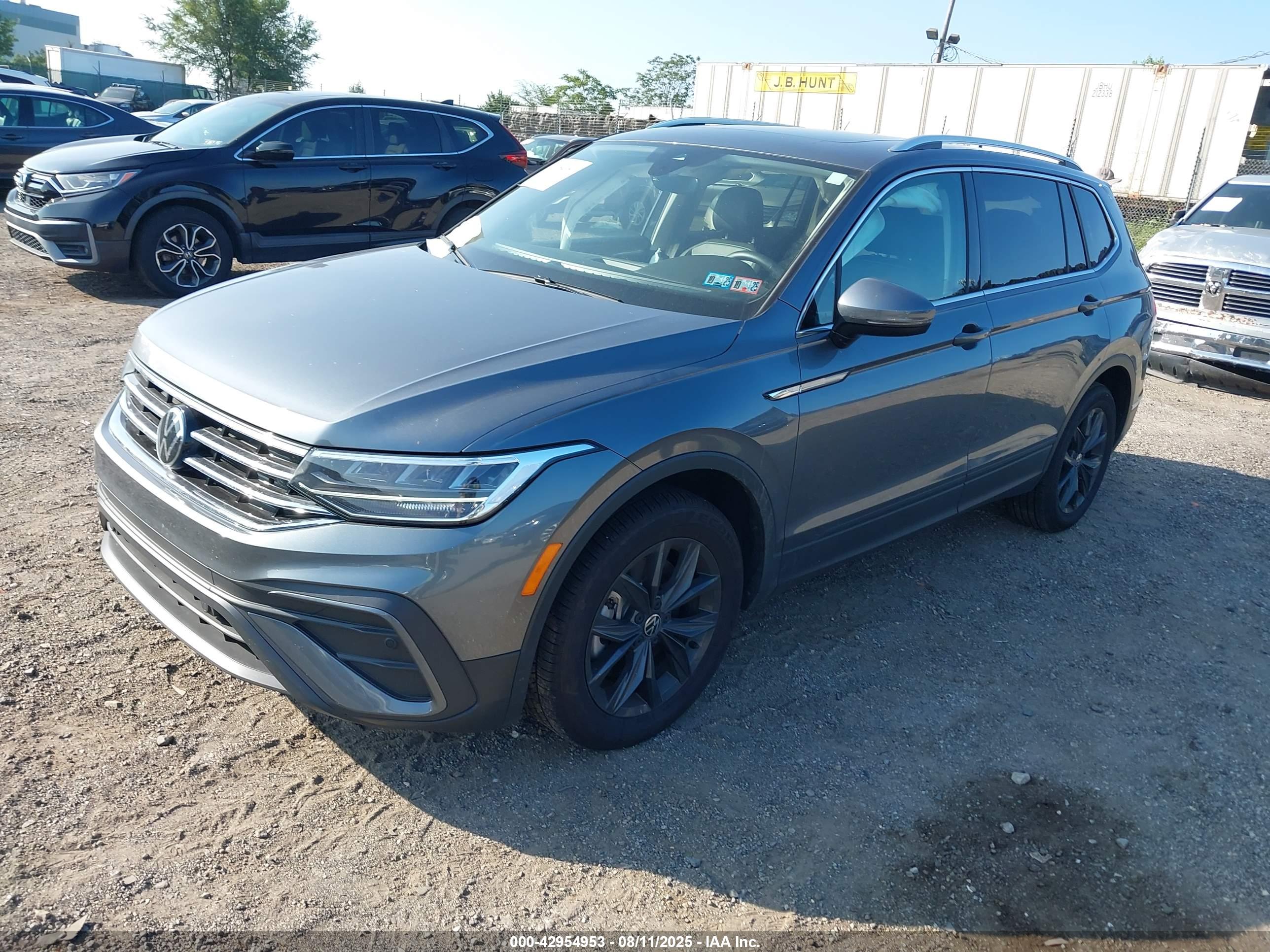 VOLKSWAGEN TIGUAN image 2