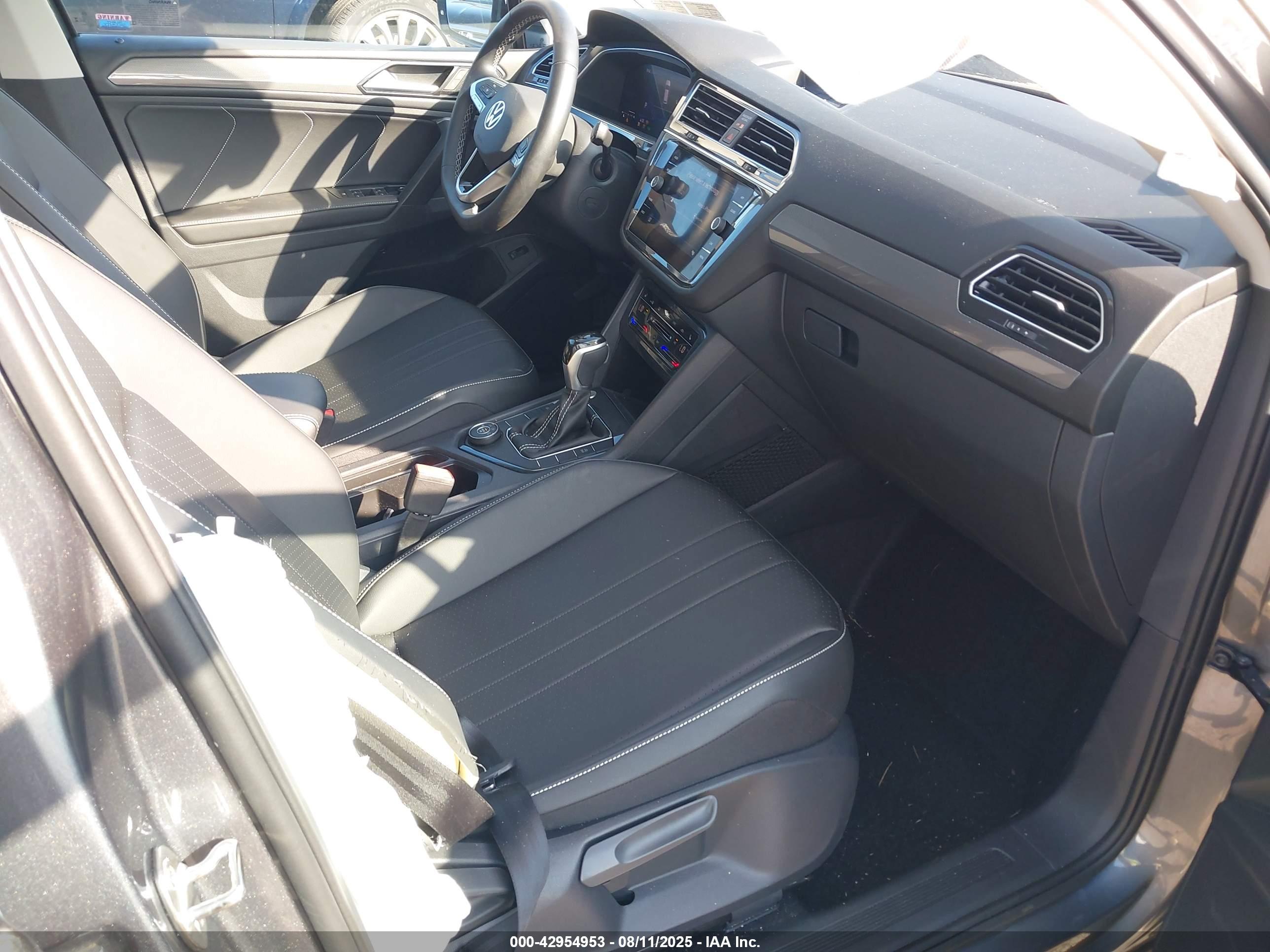 VOLKSWAGEN TIGUAN image 5