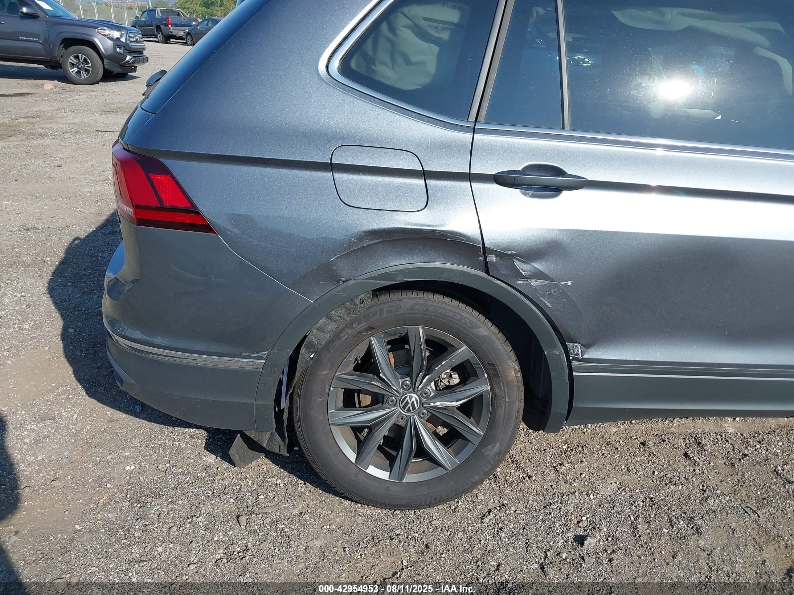 VOLKSWAGEN TIGUAN image 6
