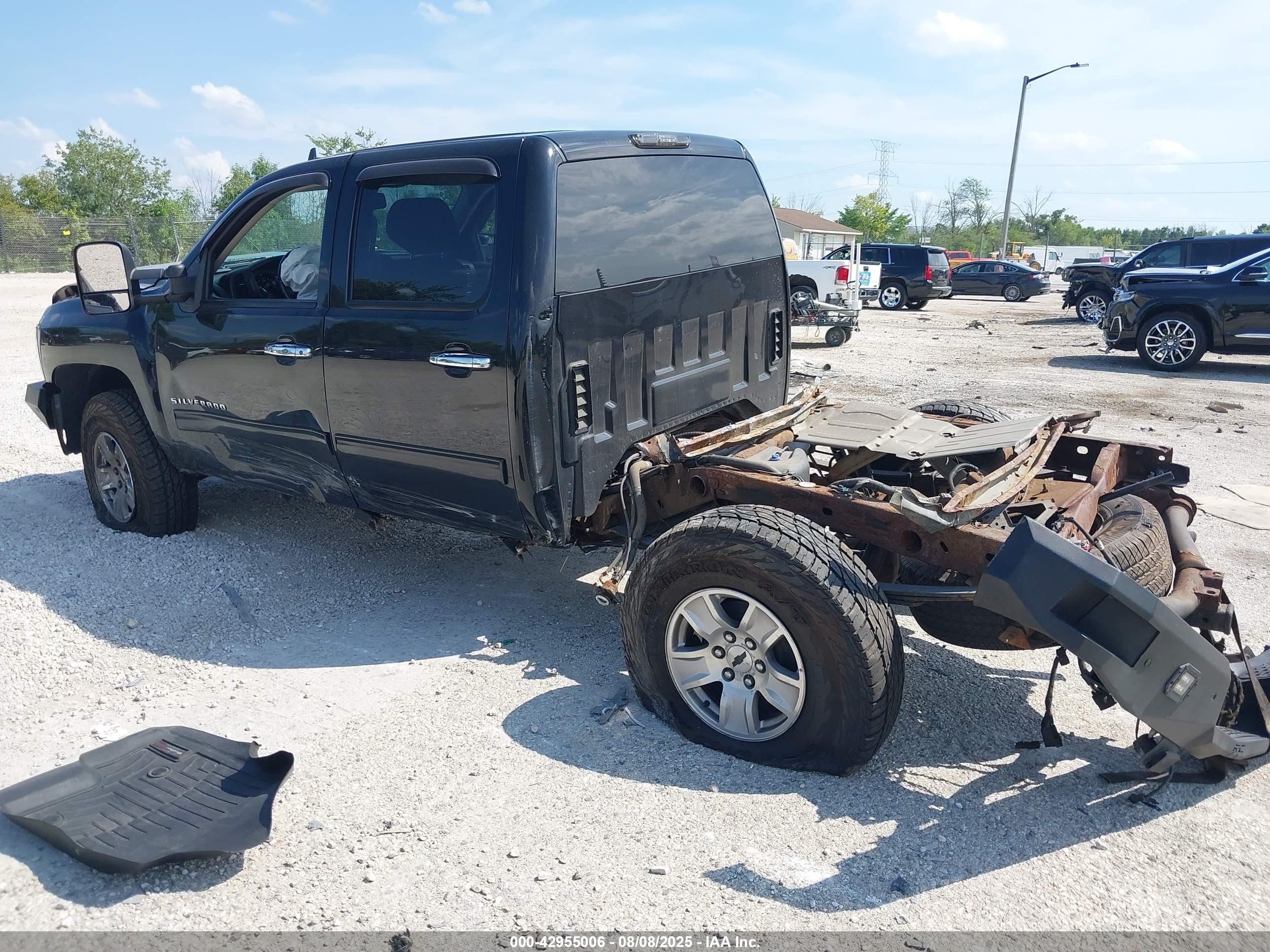 CHEVROLET SILVERADO image 3