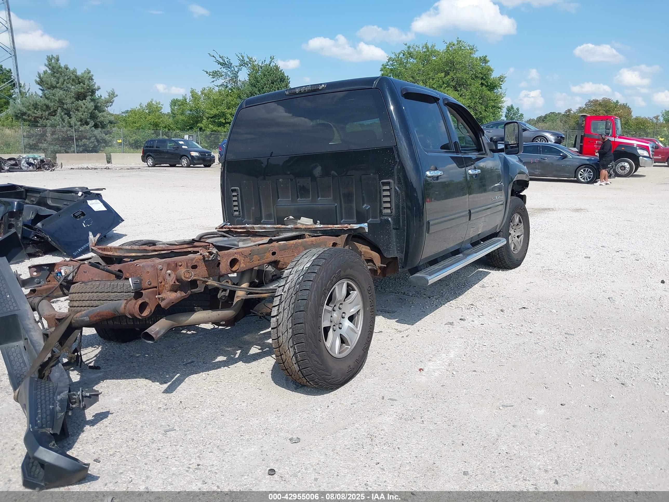 CHEVROLET SILVERADO image 4