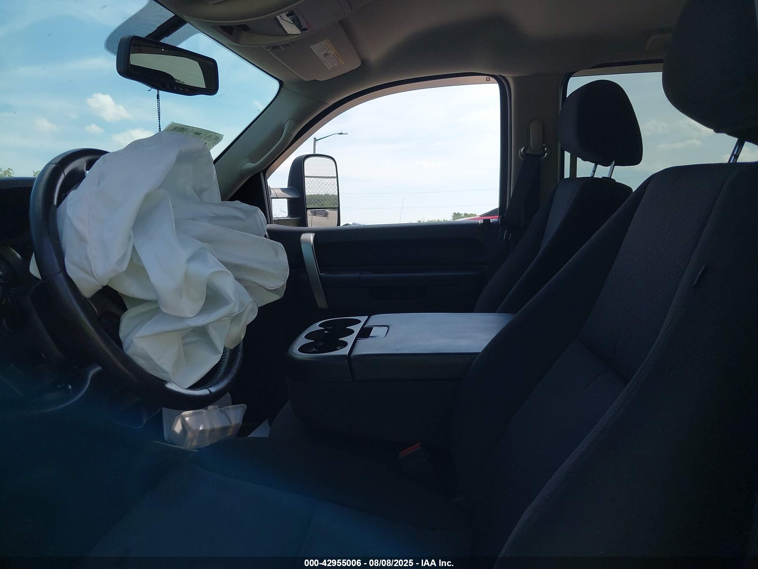 CHEVROLET SILVERADO image 5
