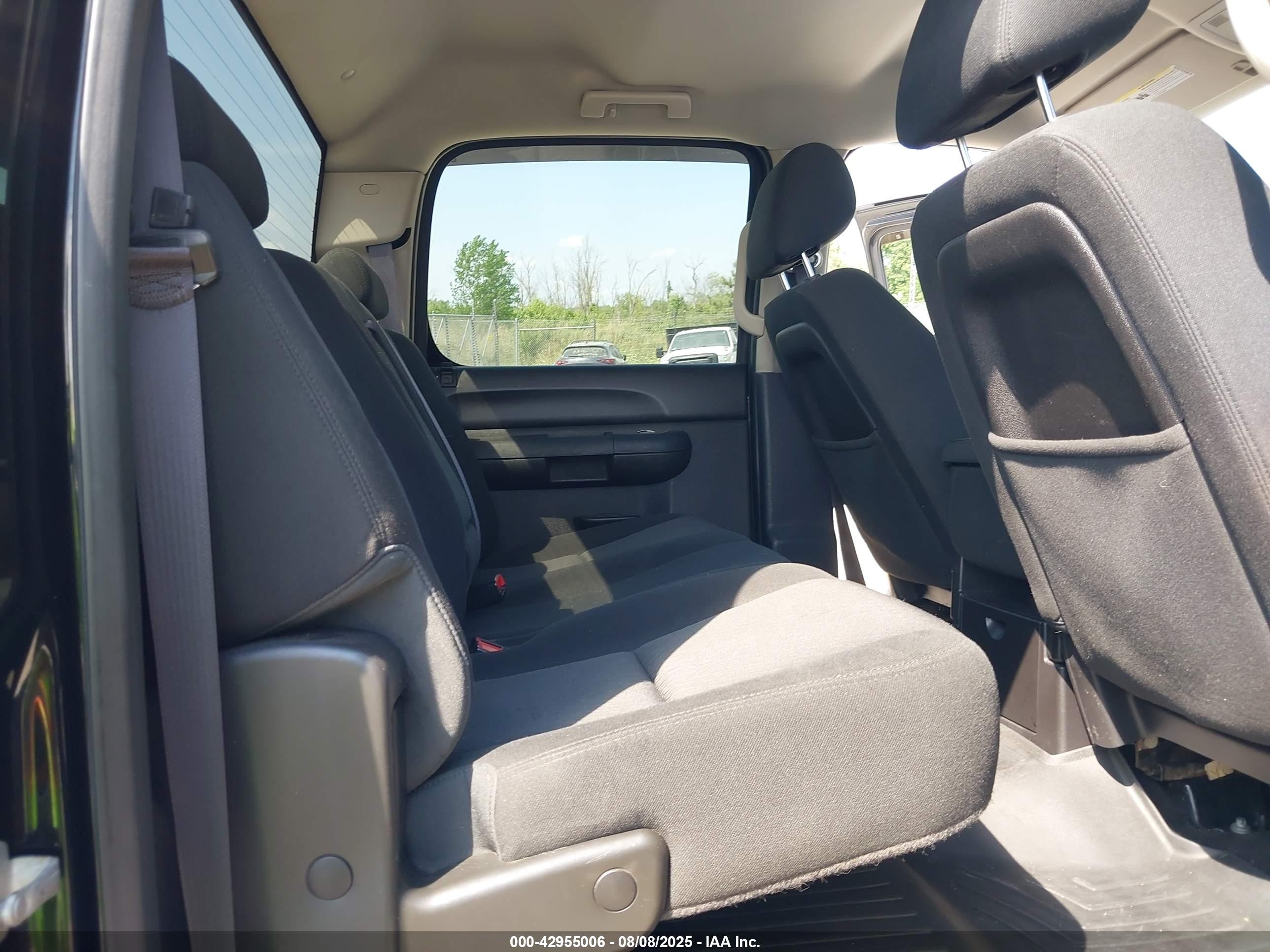CHEVROLET SILVERADO image 8
