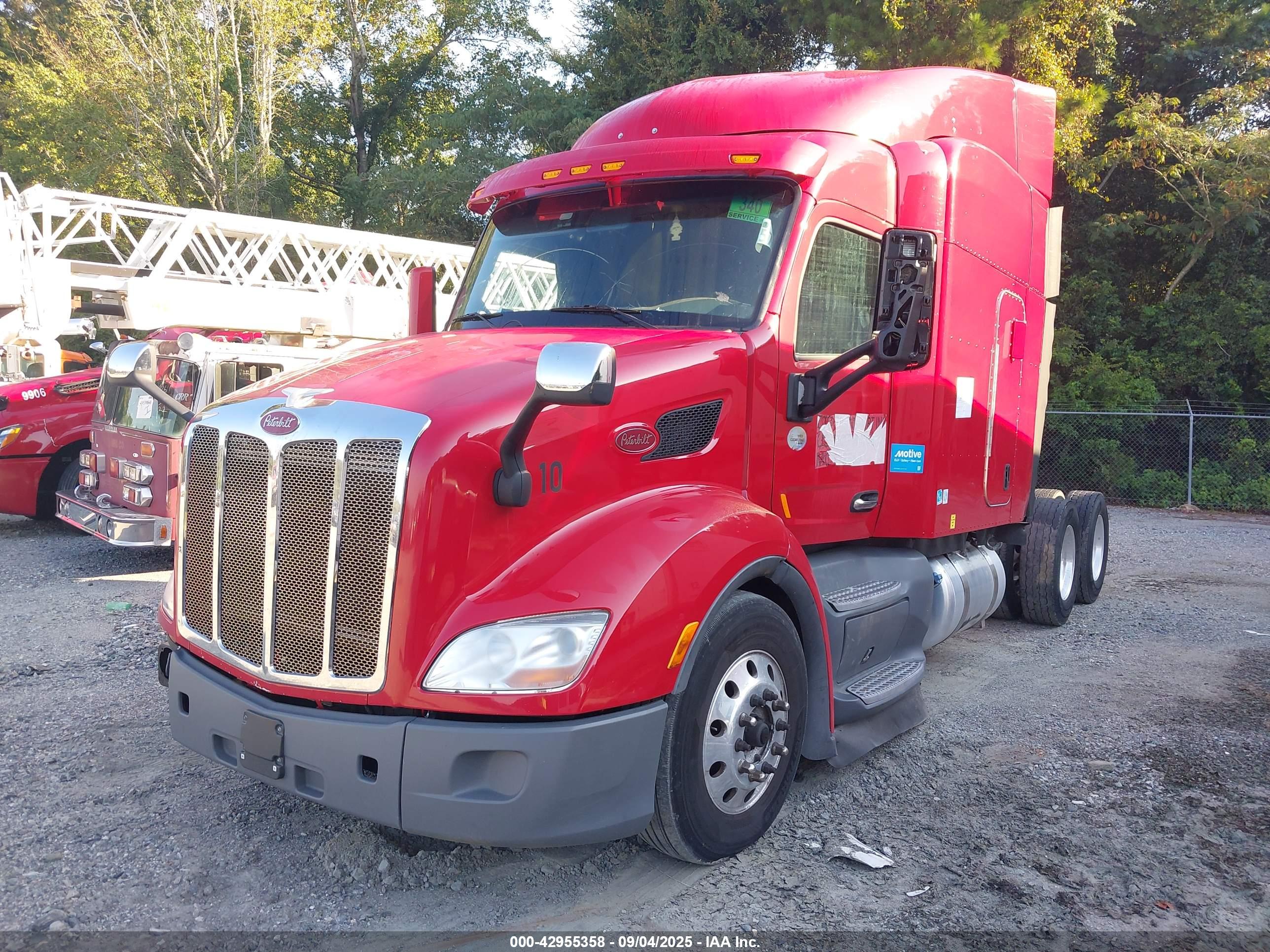 PETERBILT 579 image 2