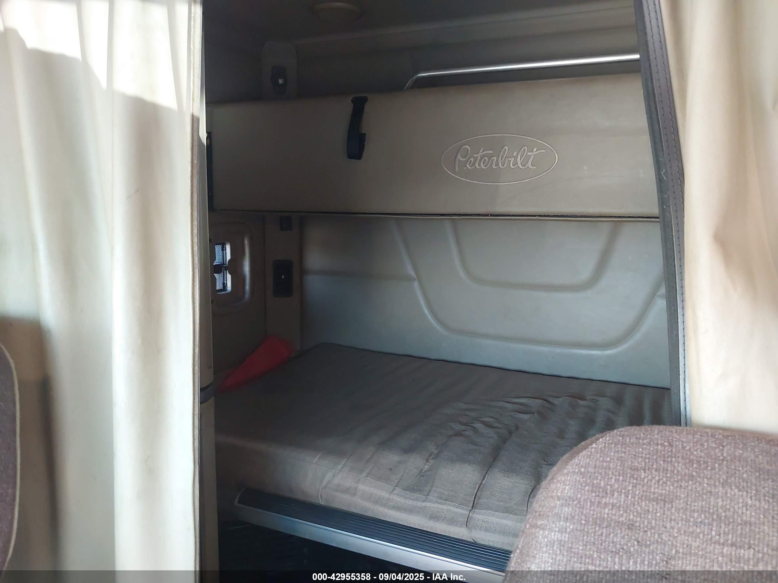 PETERBILT 579 image 7