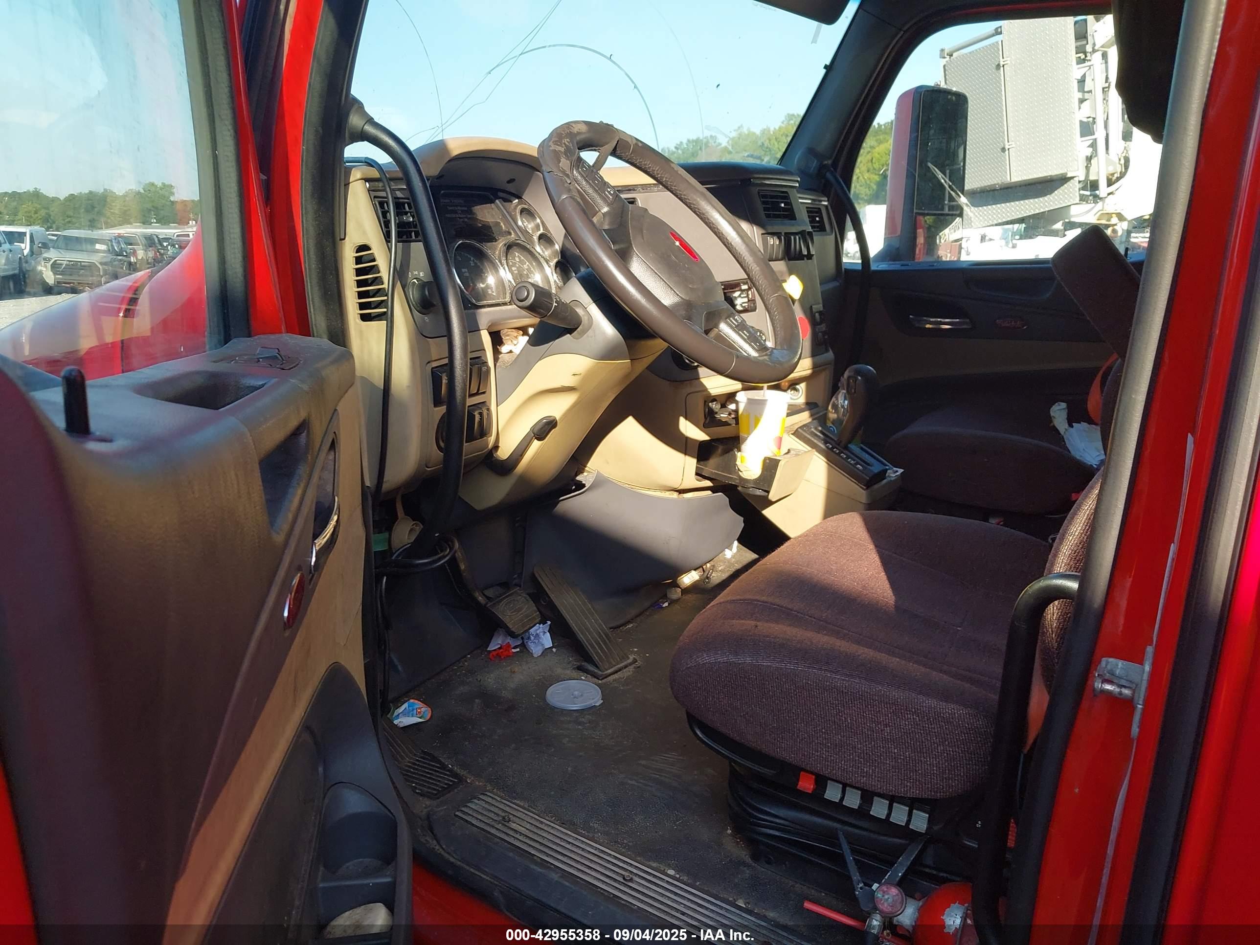 PETERBILT 579 image 8
