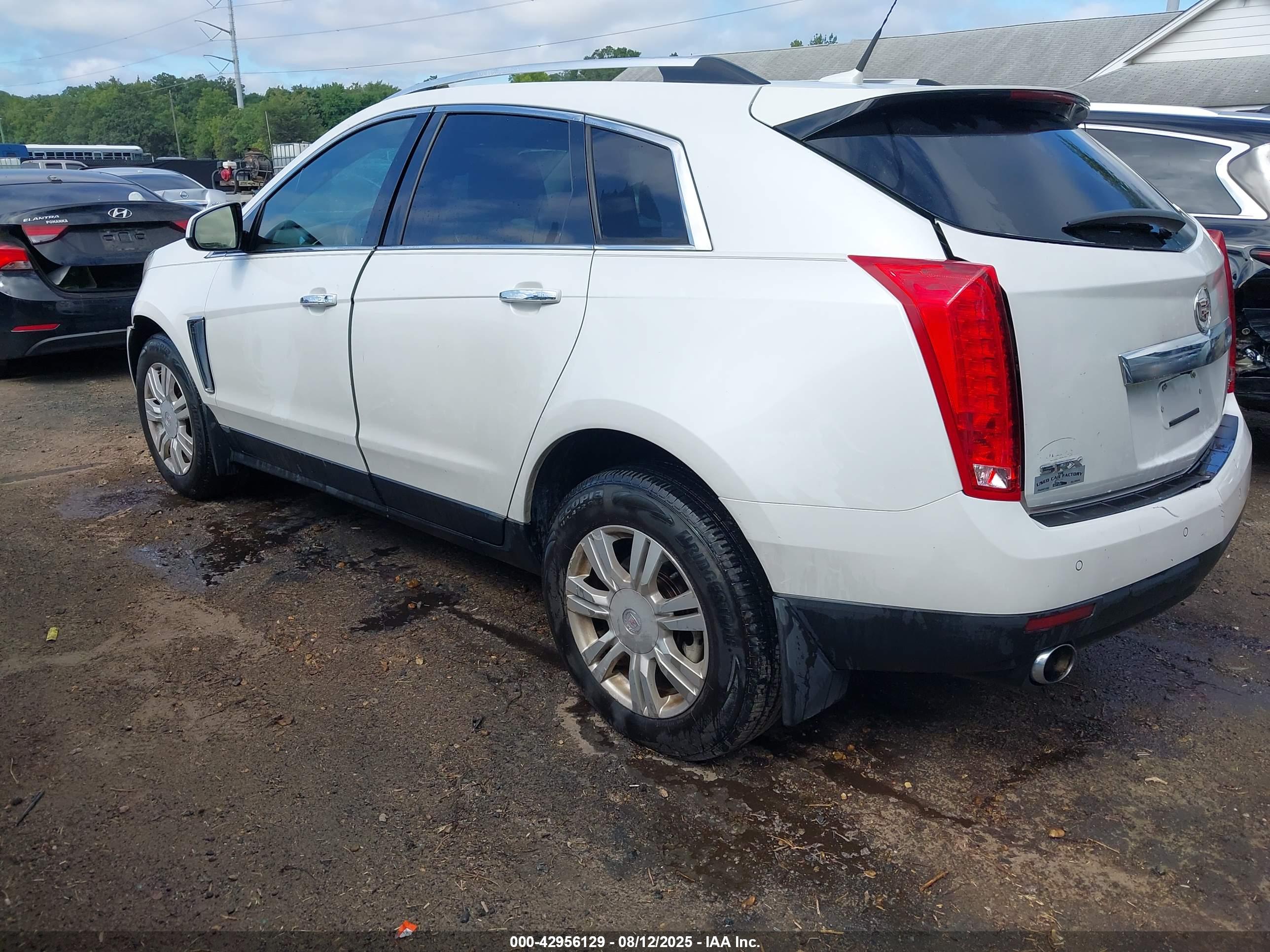 CADILLAC SRX image 3