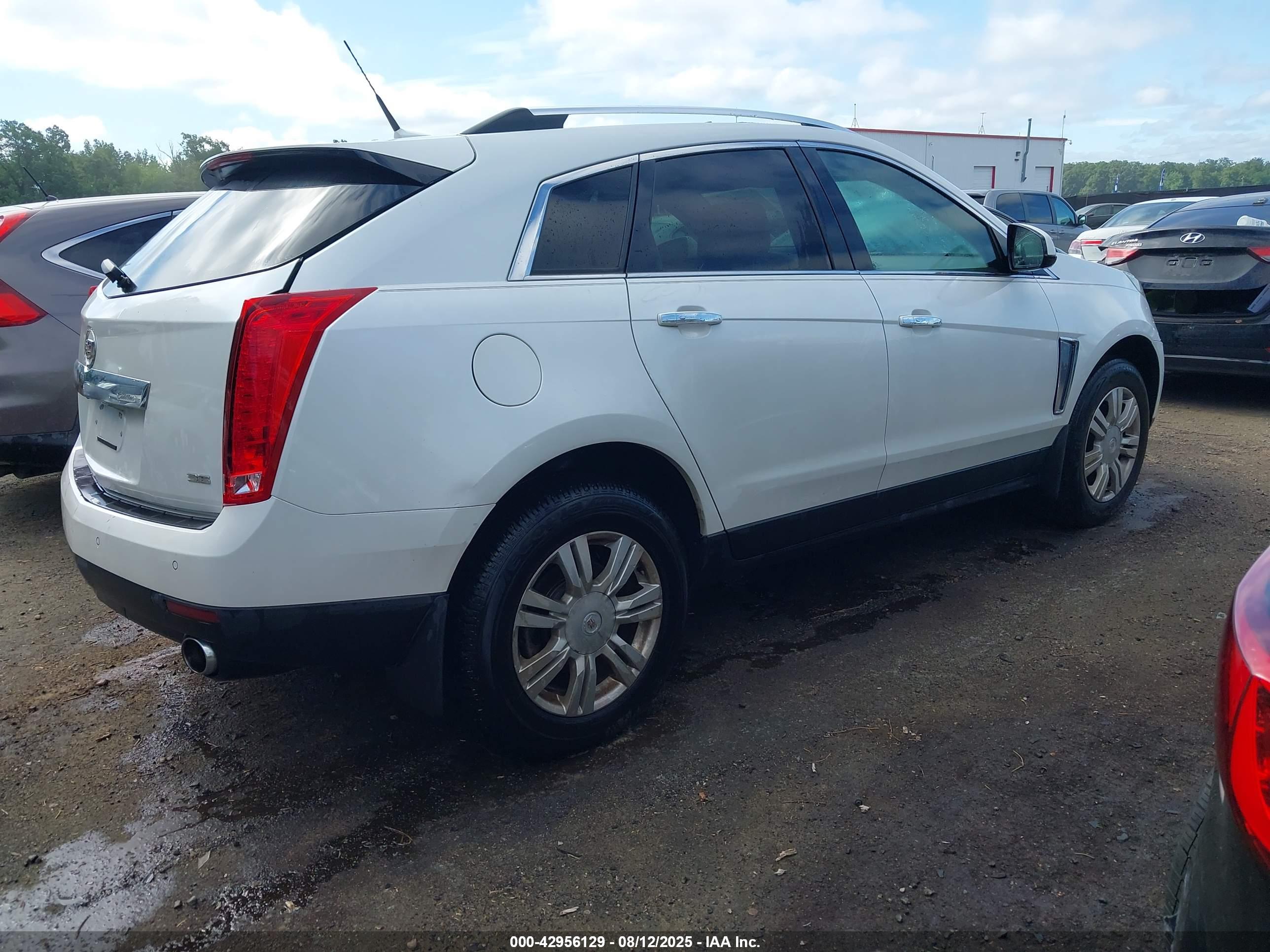 CADILLAC SRX image 4