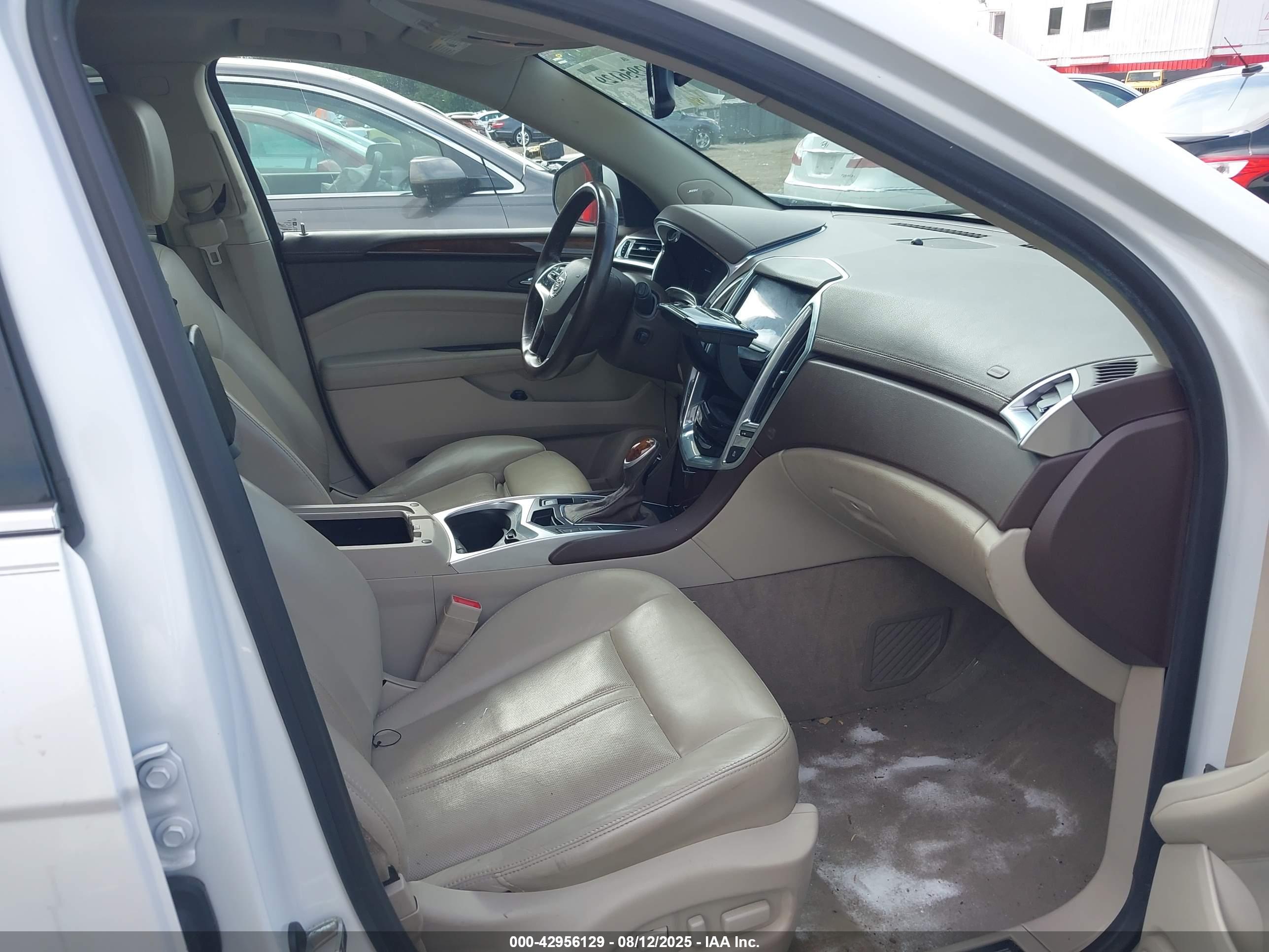 CADILLAC SRX image 5