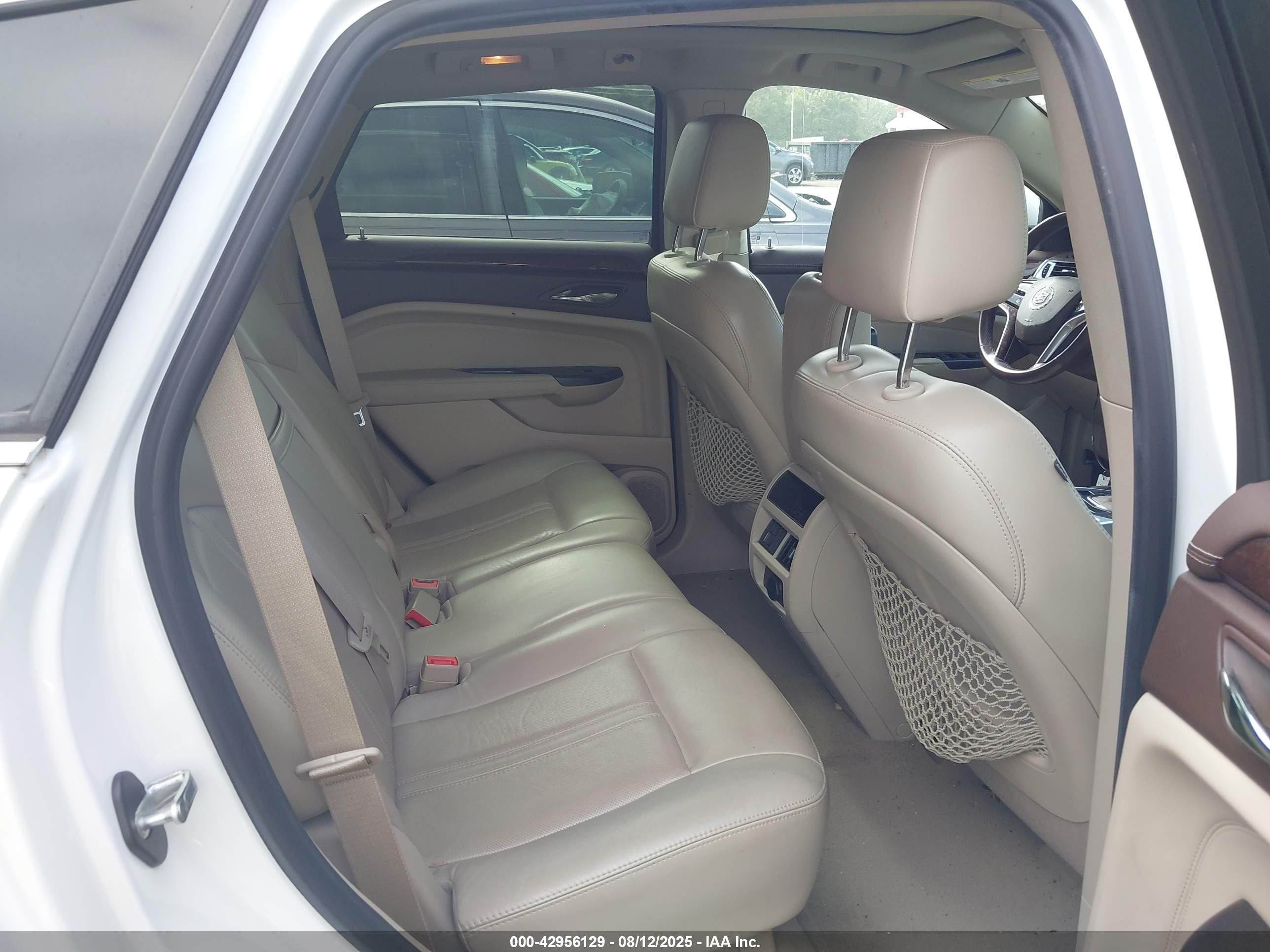 CADILLAC SRX image 8