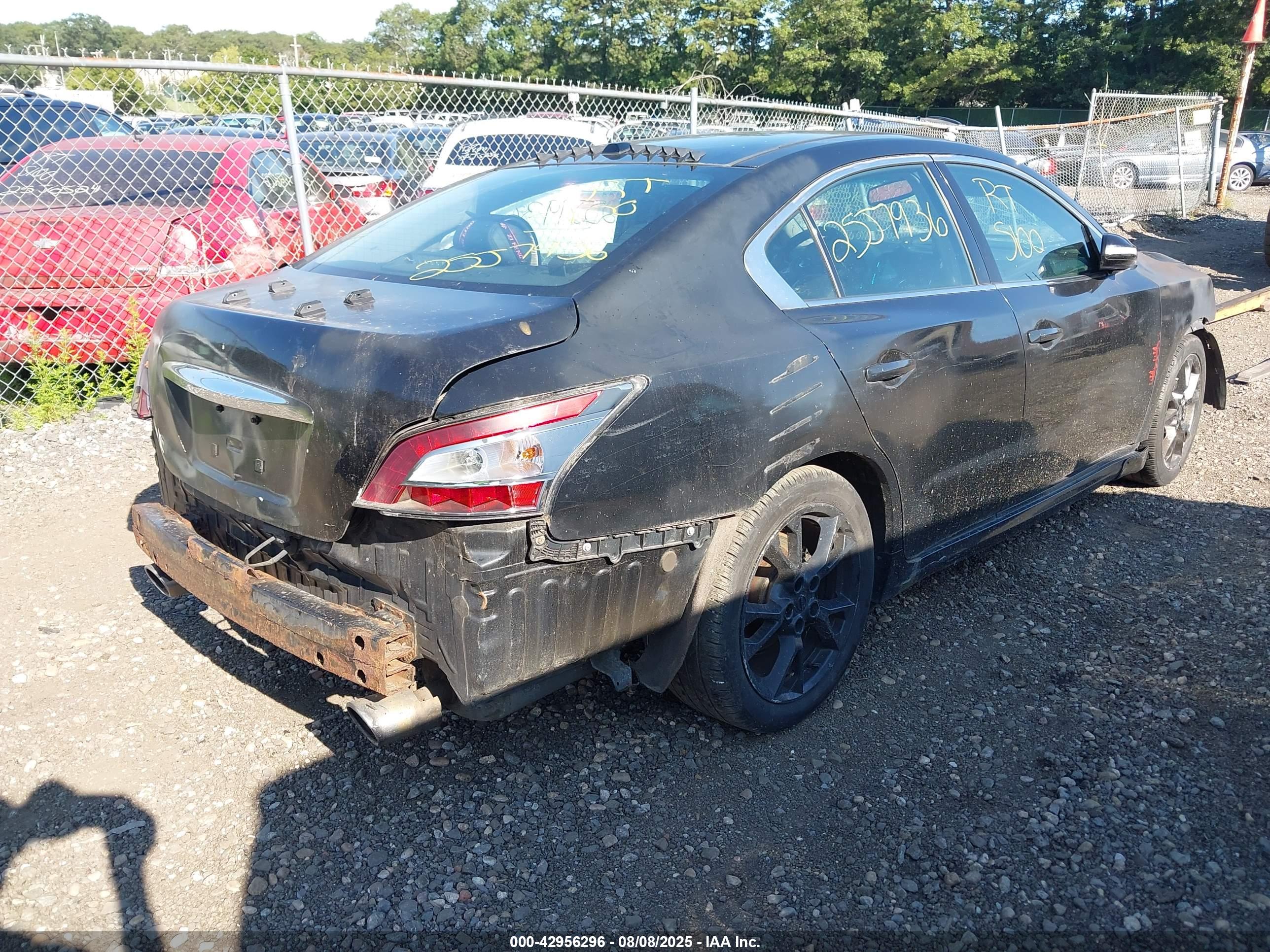 NISSAN MAXIMA image 4
