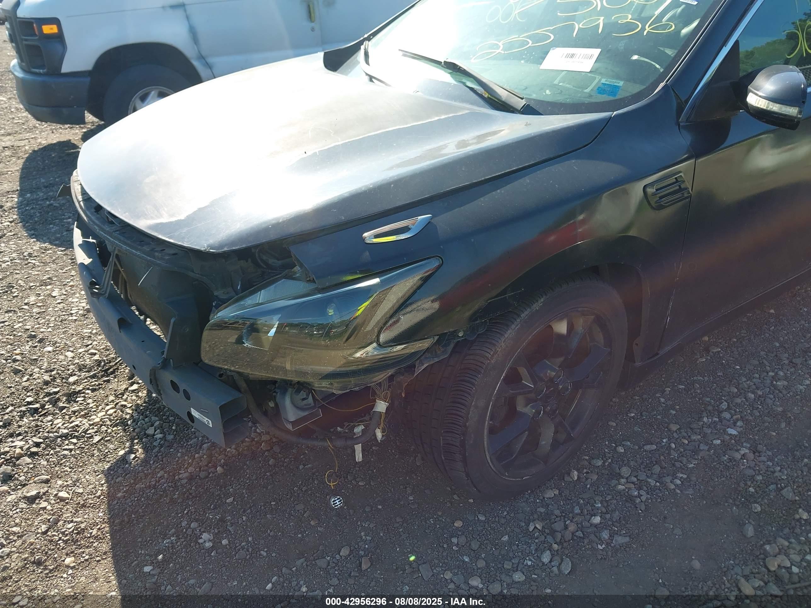 NISSAN MAXIMA image 6