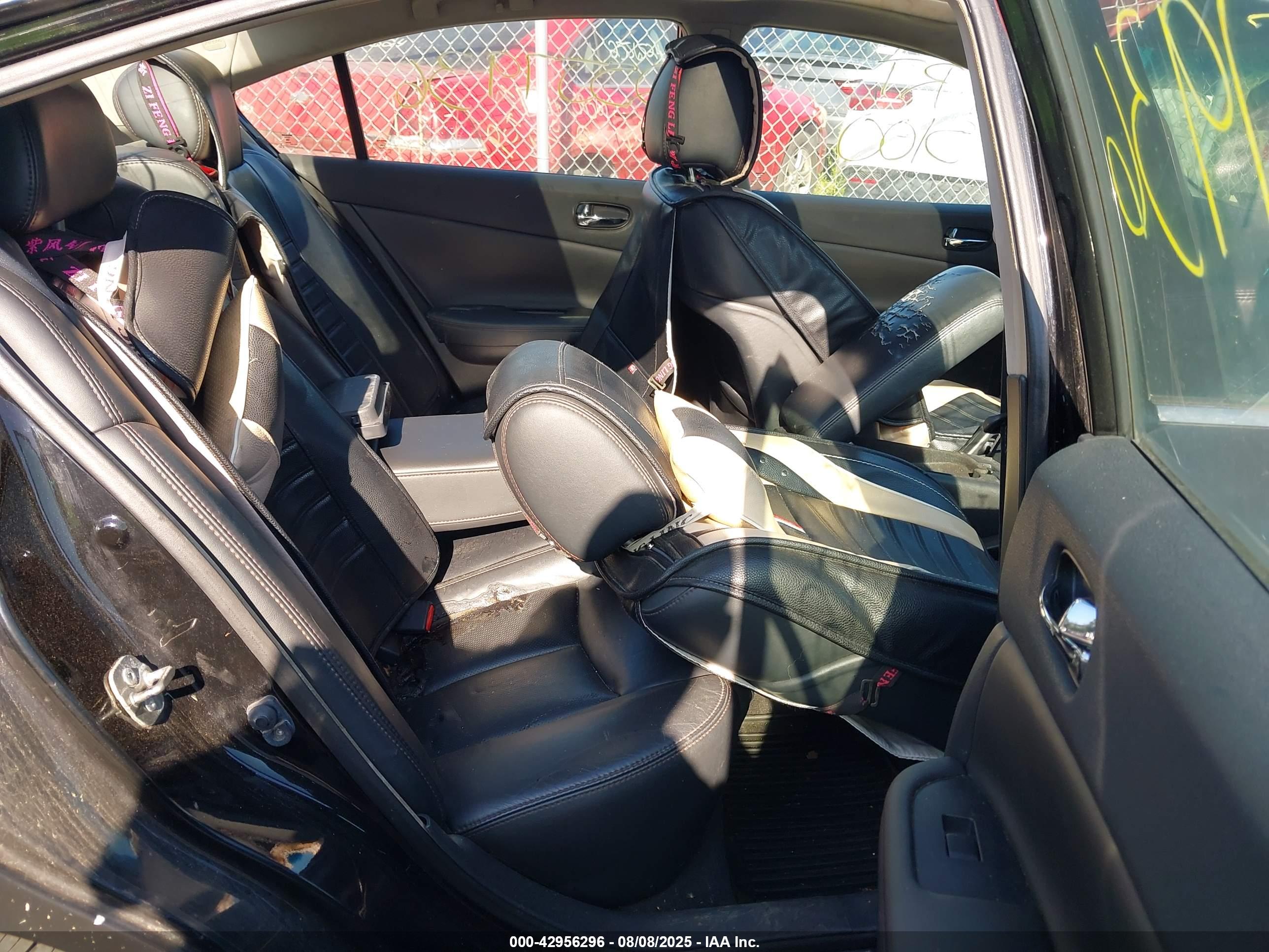 NISSAN MAXIMA image 8
