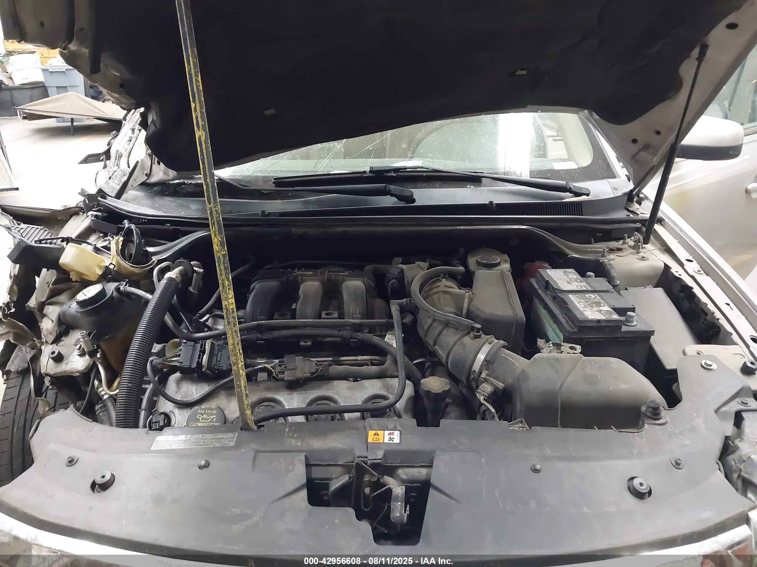 FORD TAURUS image 10