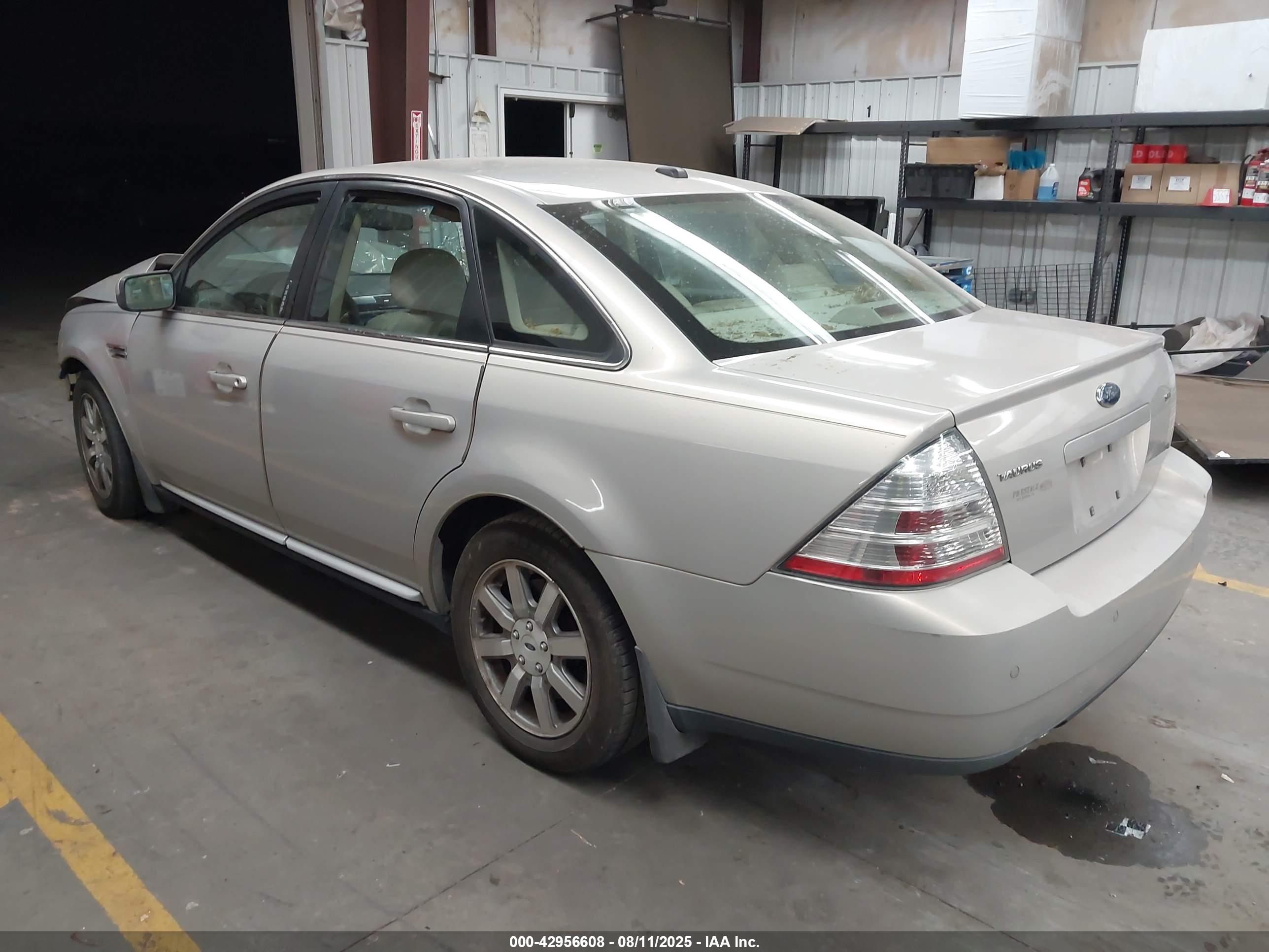 FORD TAURUS image 3