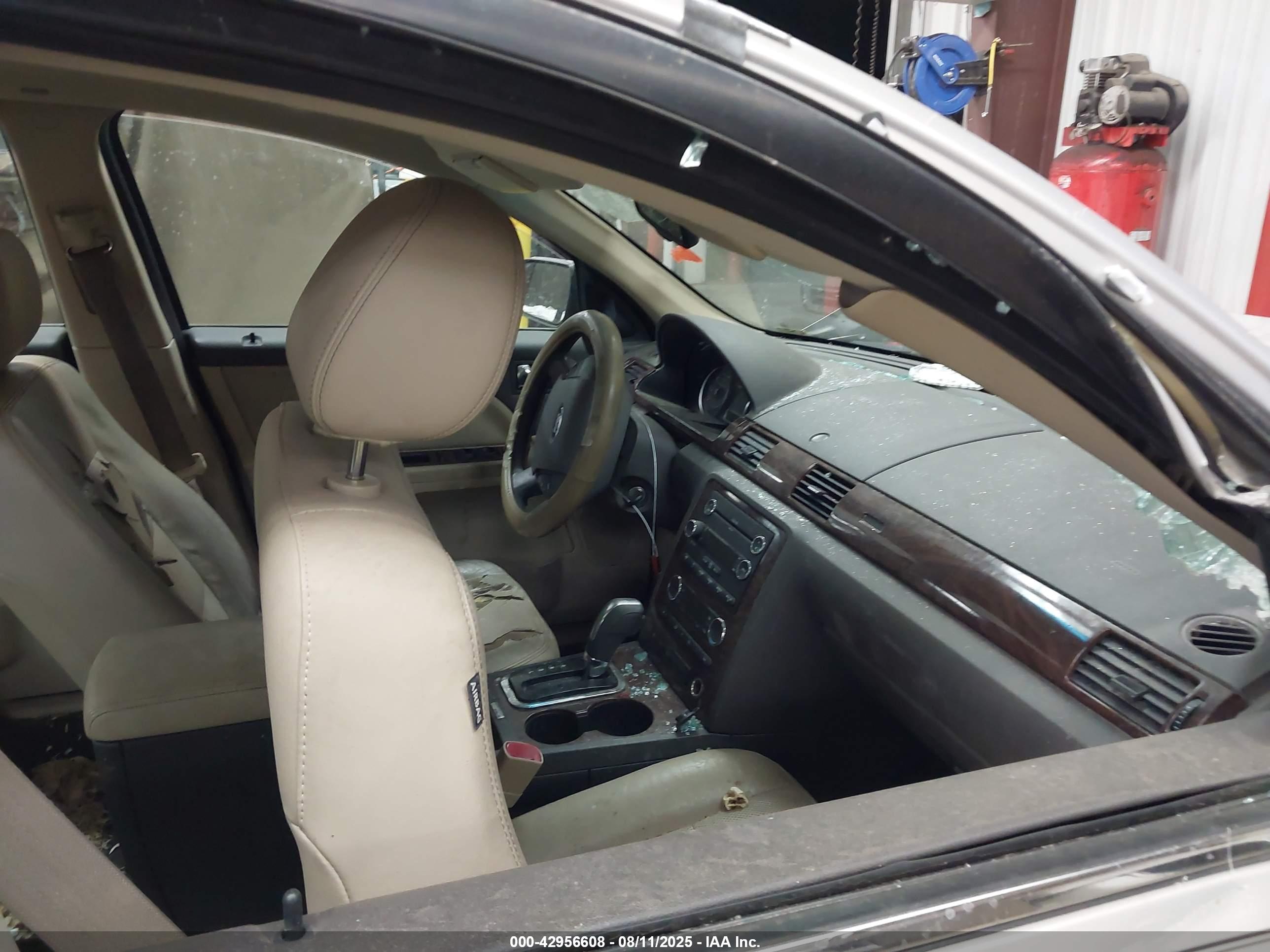 FORD TAURUS image 5