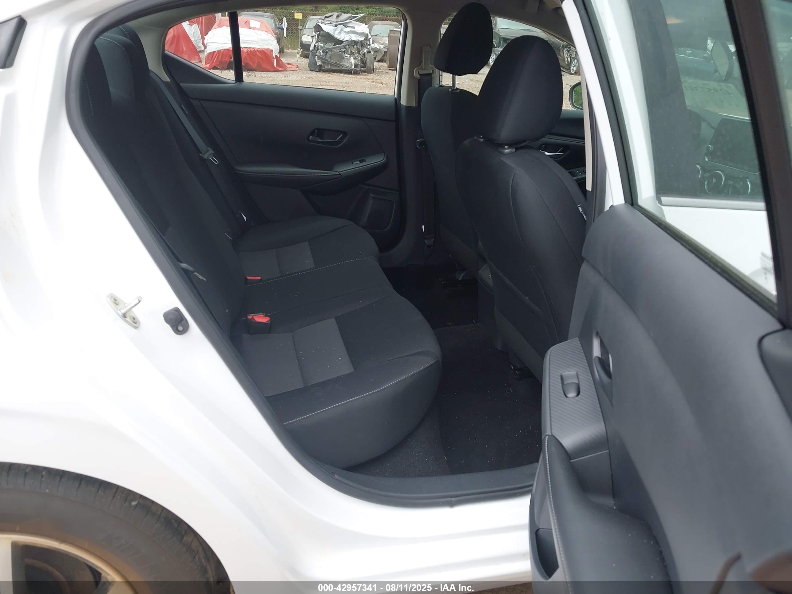 NISSAN SENTRA image 8
