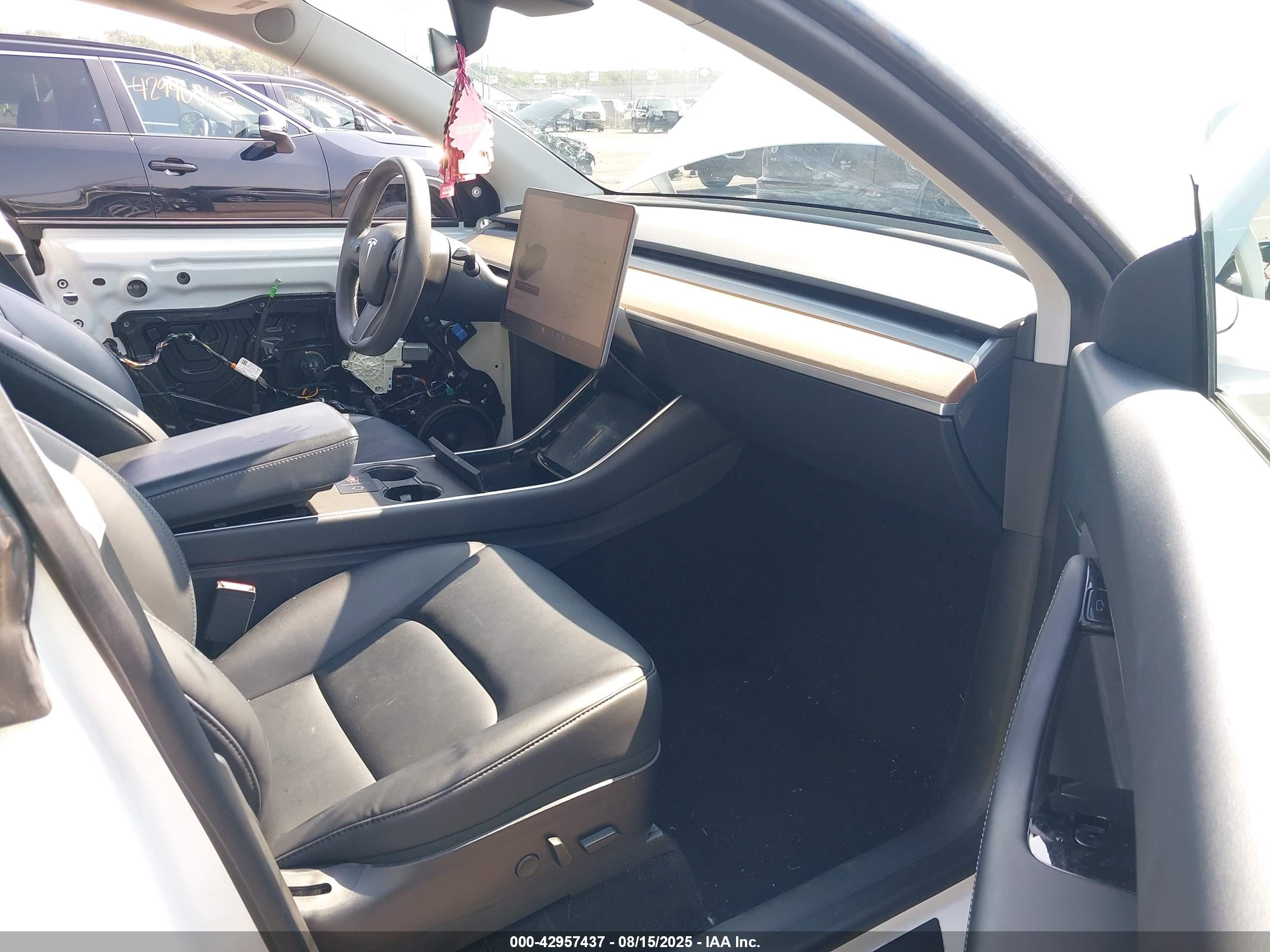 TESLA MODEL image 5