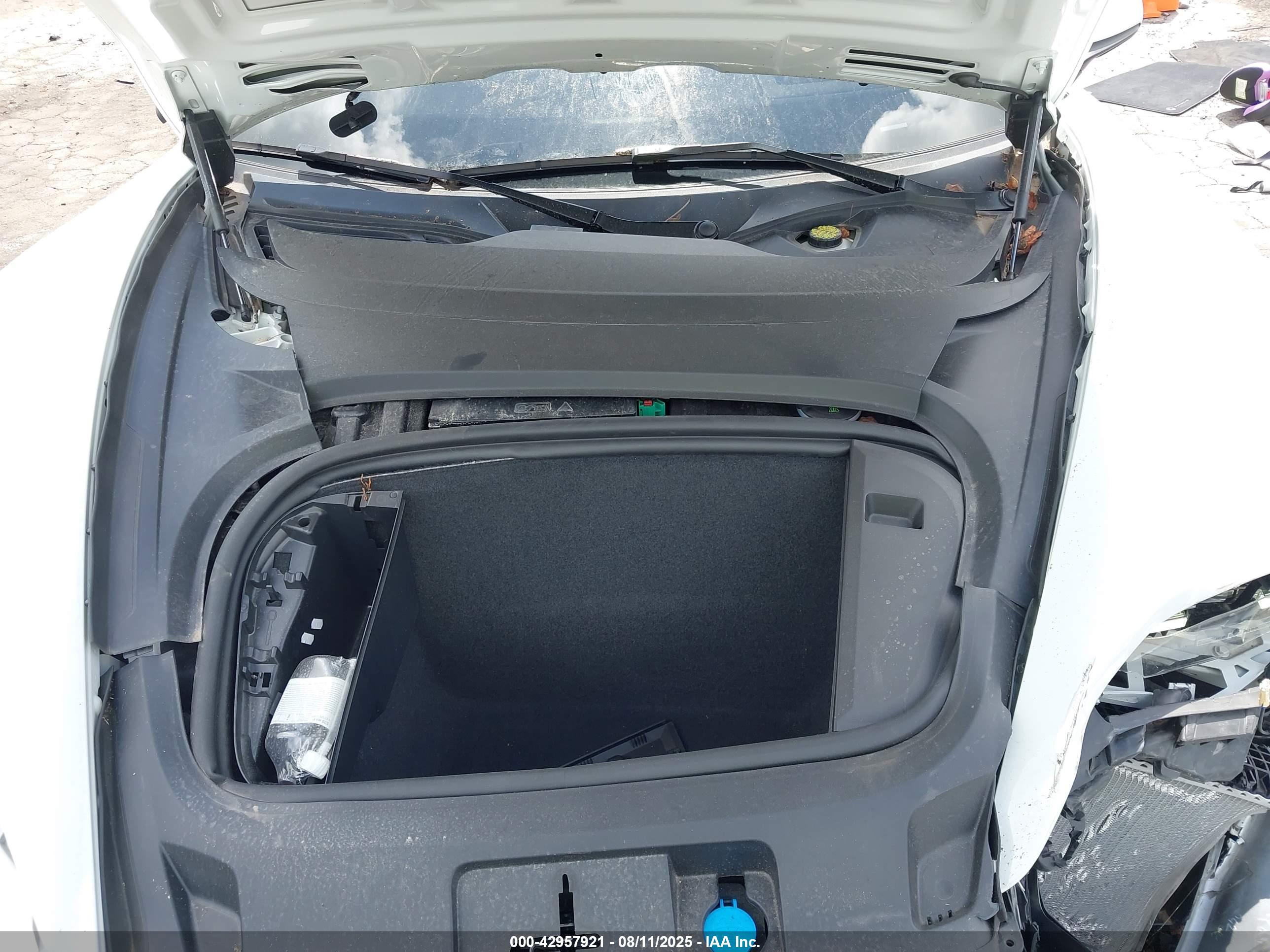 PORSCHE TAYCAN image 10