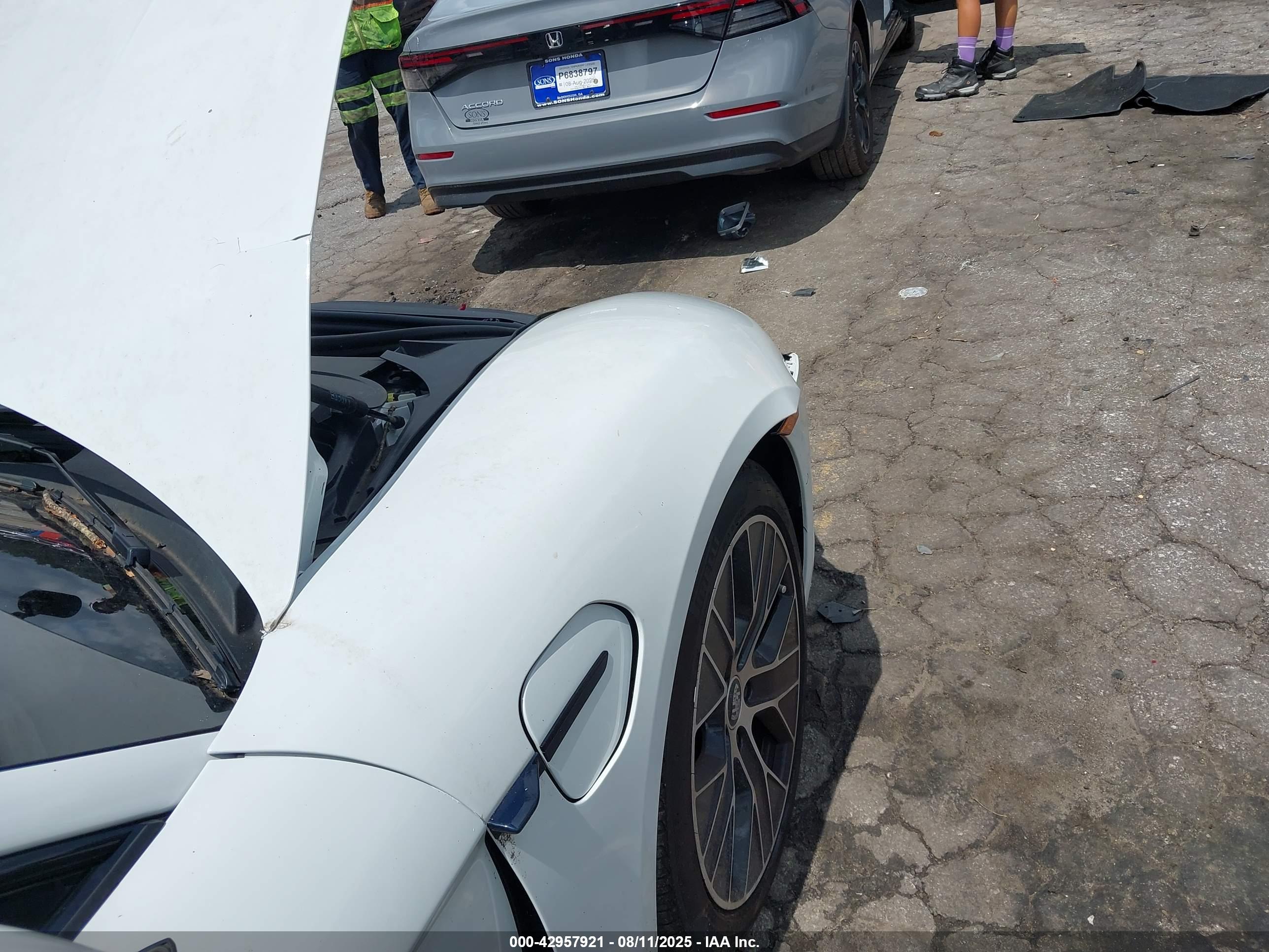 PORSCHE TAYCAN image 6