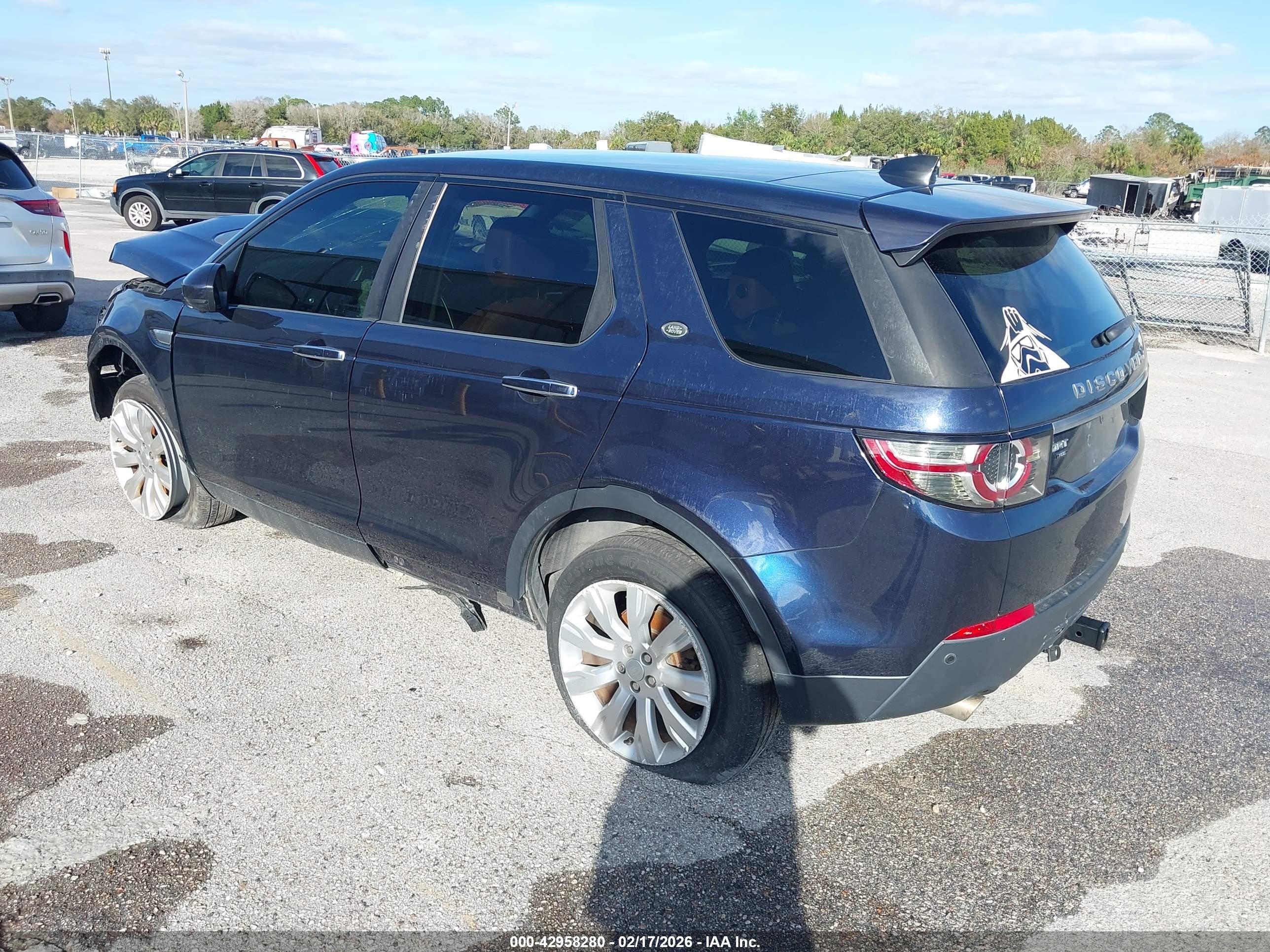LAND ROVER image 3