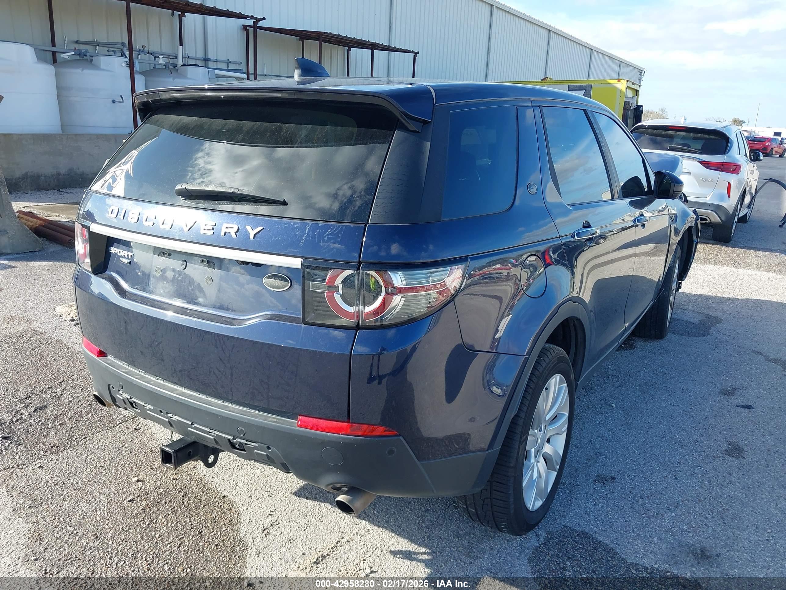 LAND ROVER image 4
